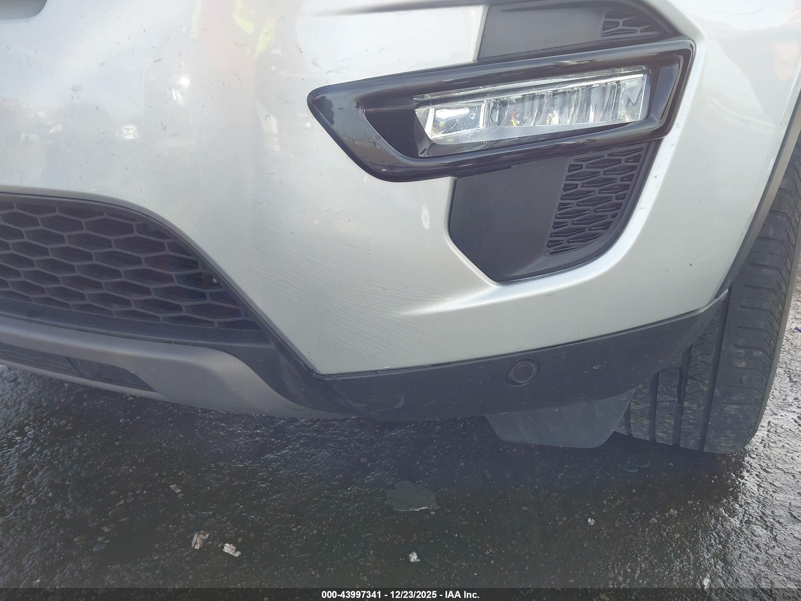 LAND ROVER image 6