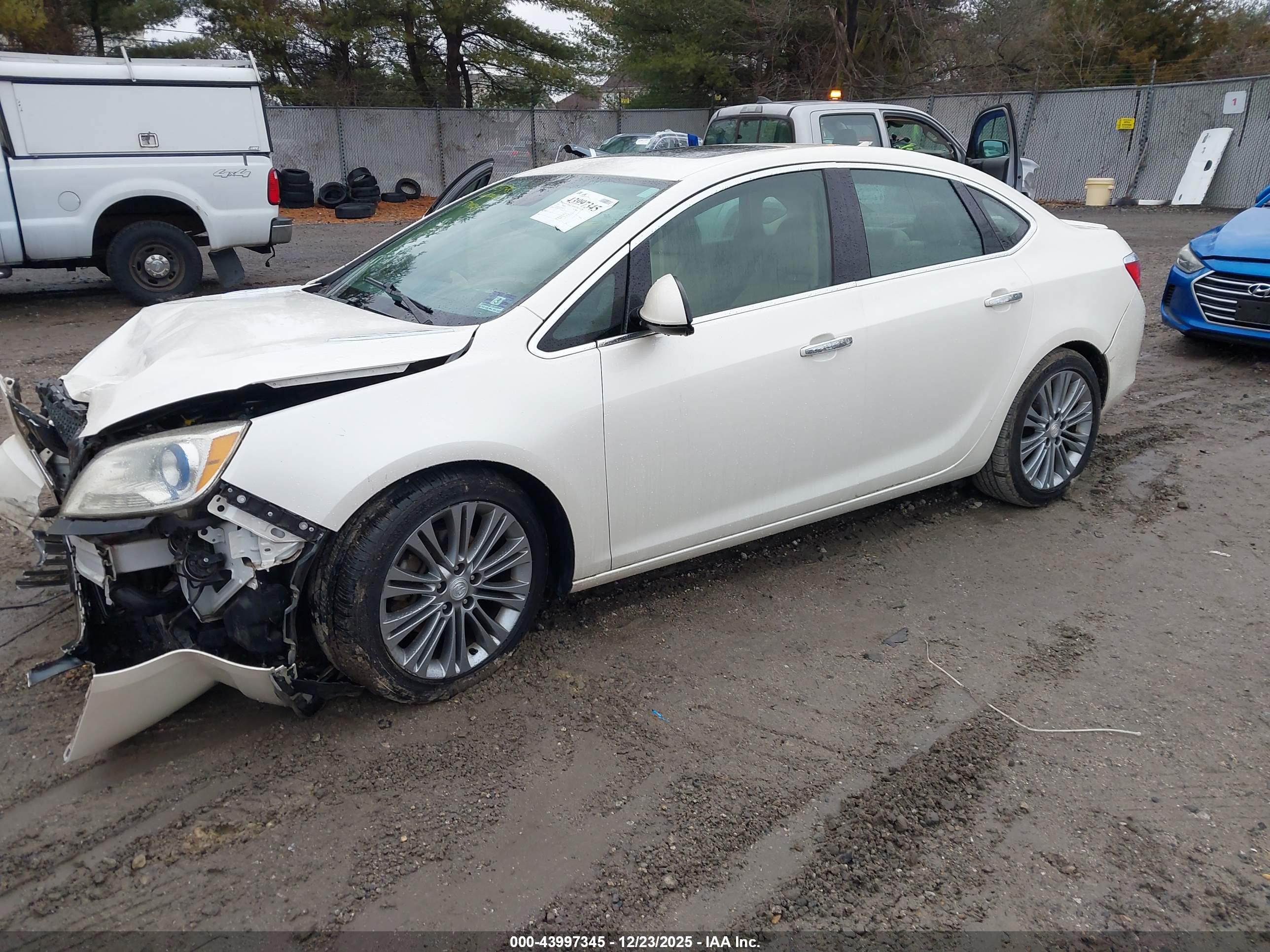 BUICK VERANO image 2