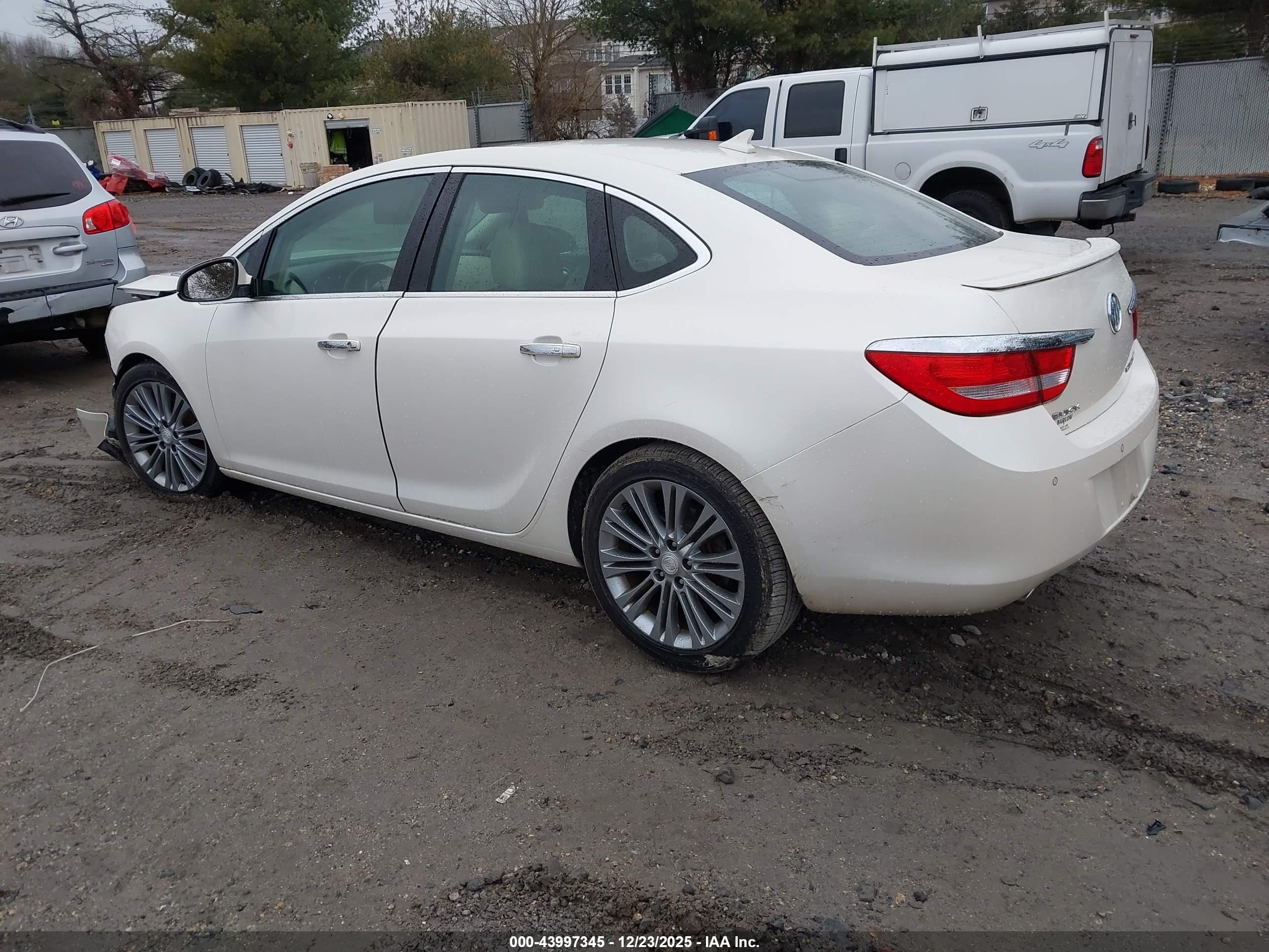 BUICK VERANO image 3