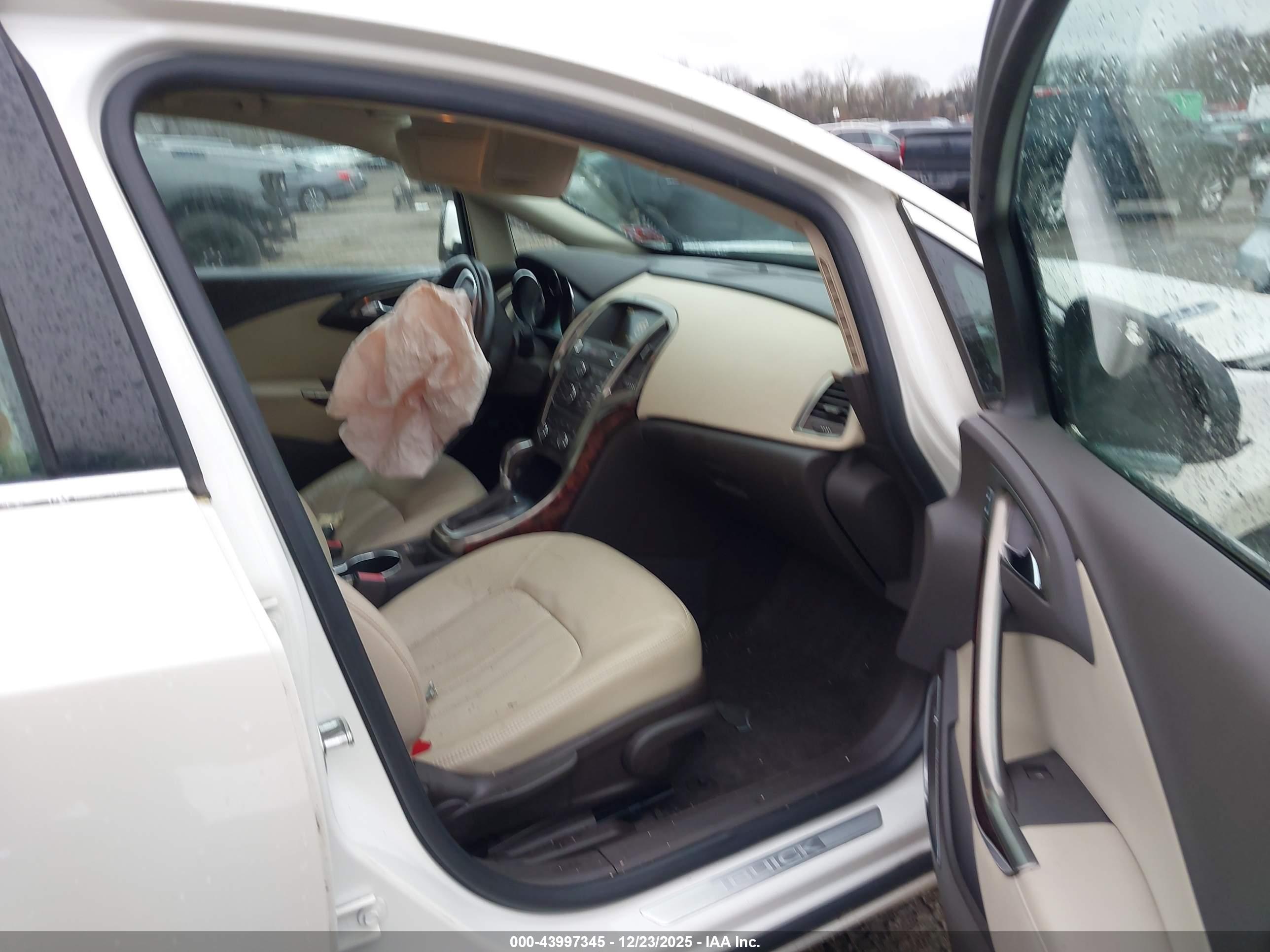 BUICK VERANO image 5