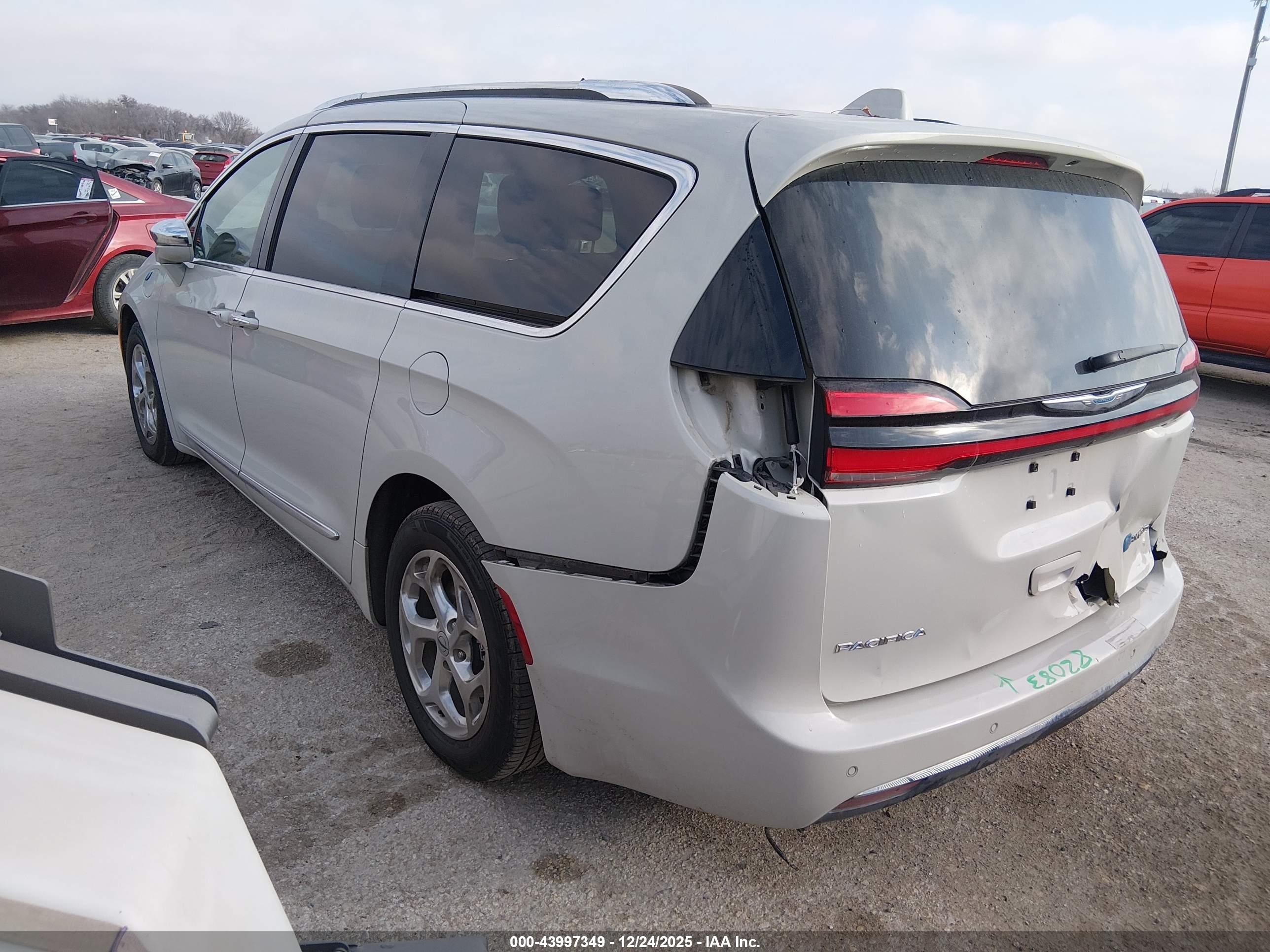 CHRYSLER PACIFICA image 3