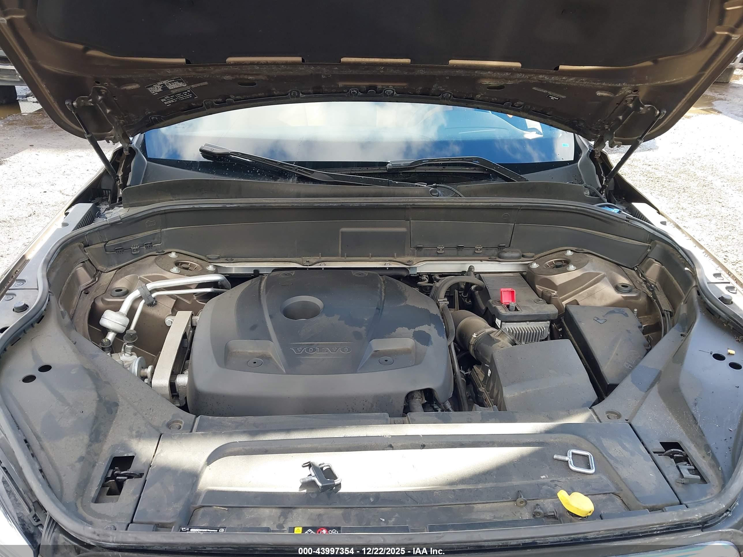 VOLVO XC90 image 10