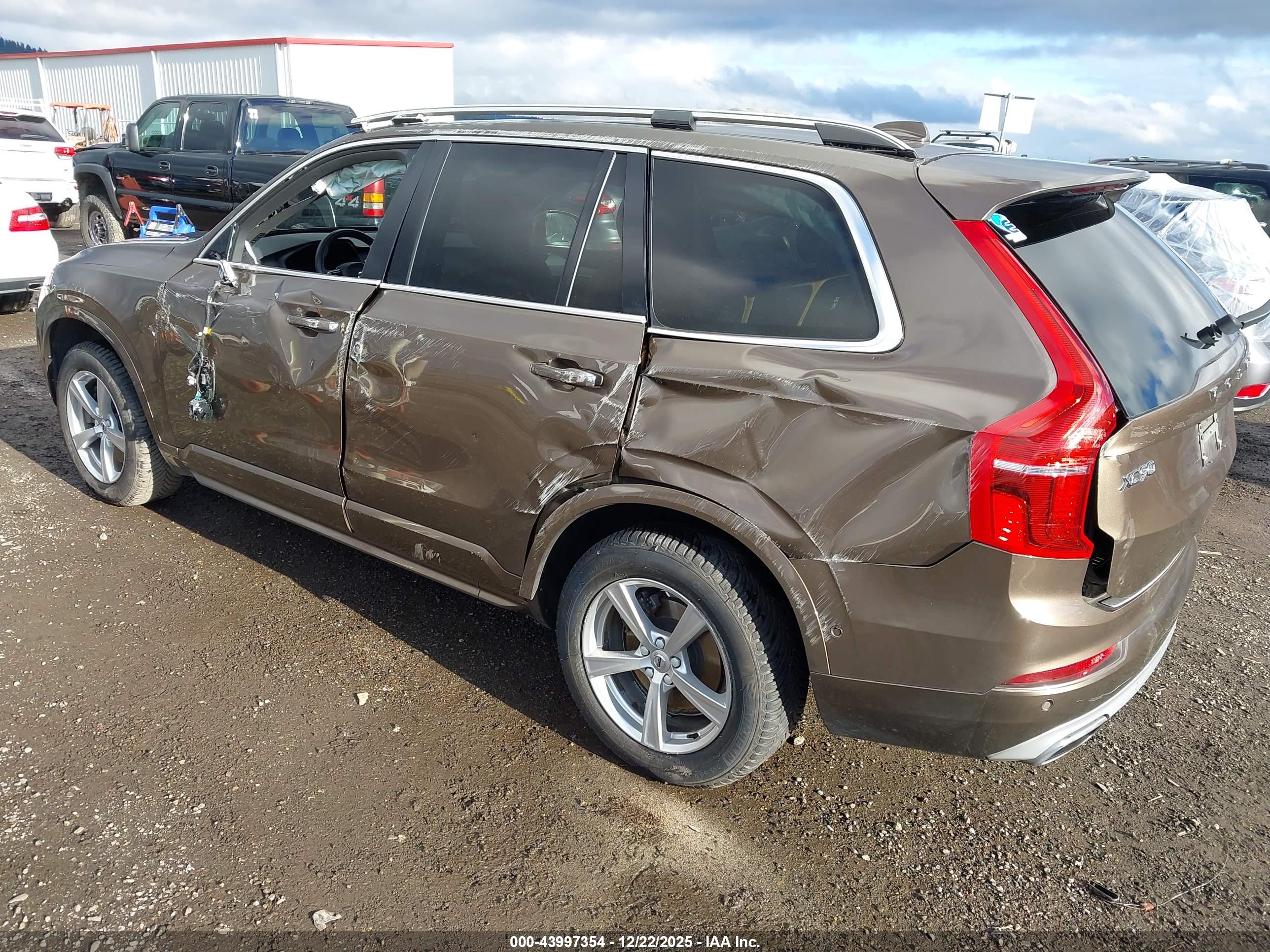 VOLVO XC90 image 3
