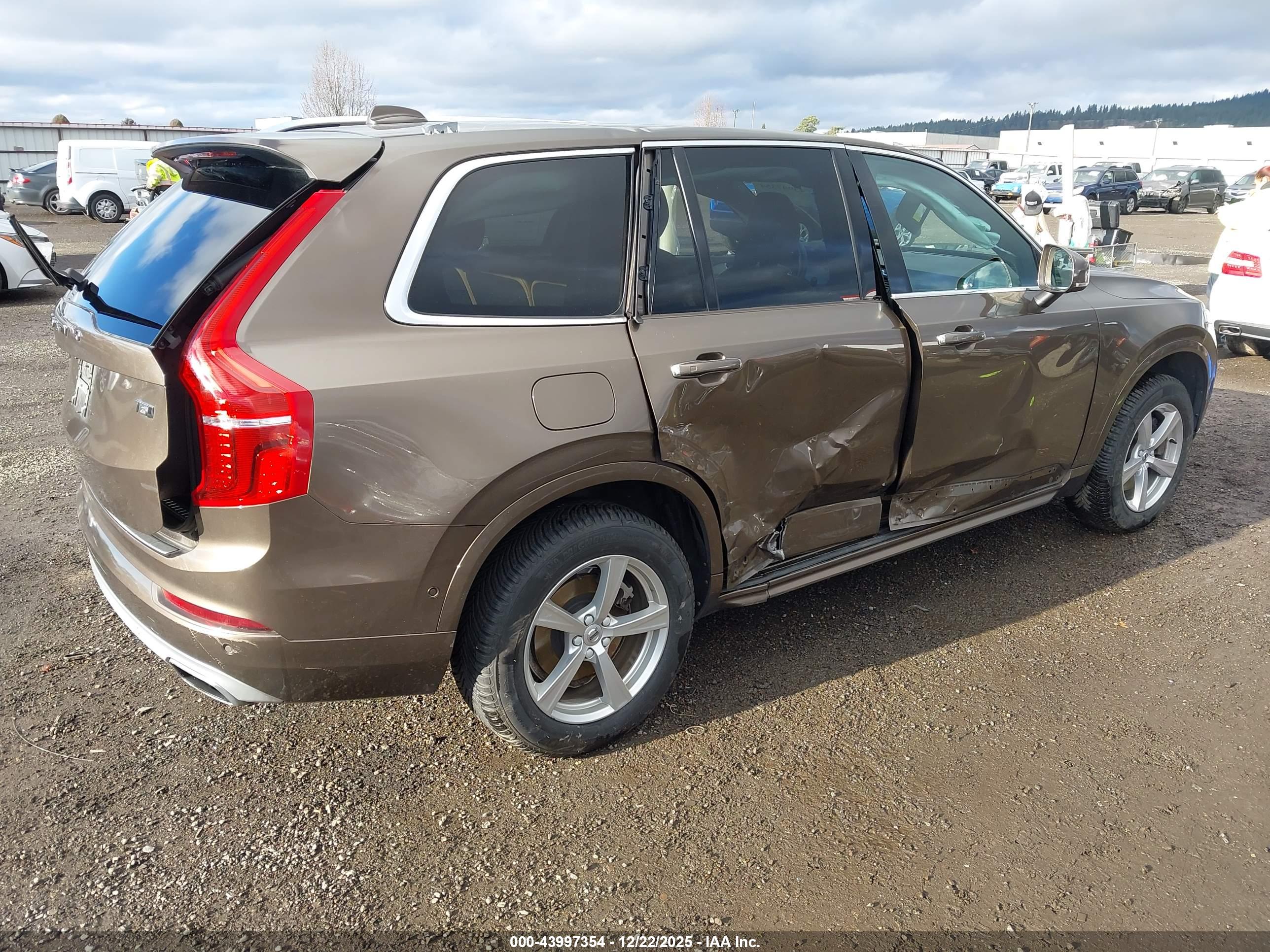 VOLVO XC90 image 4