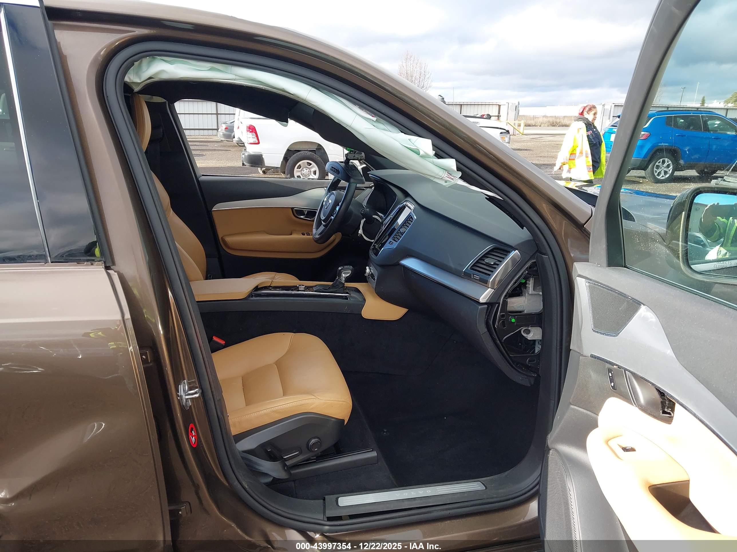VOLVO XC90 image 5