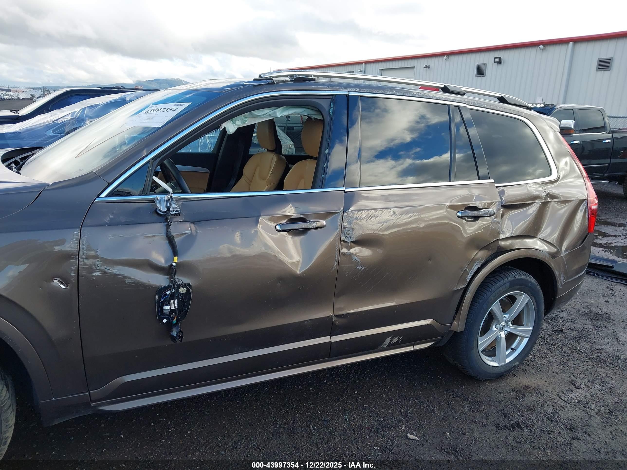 VOLVO XC90 image 6
