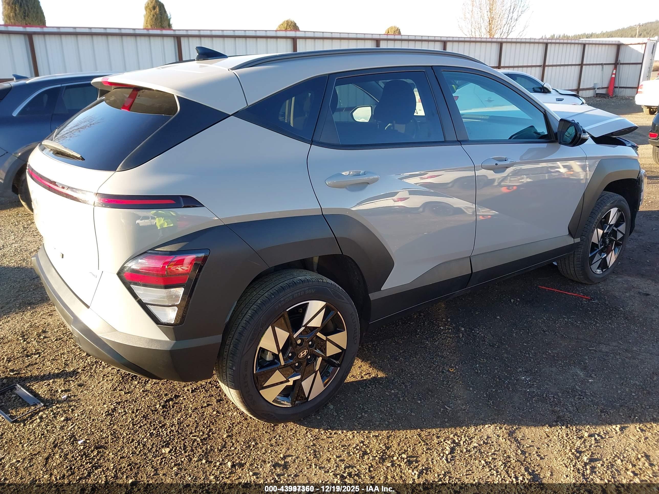 HYUNDAI KONA image 4
