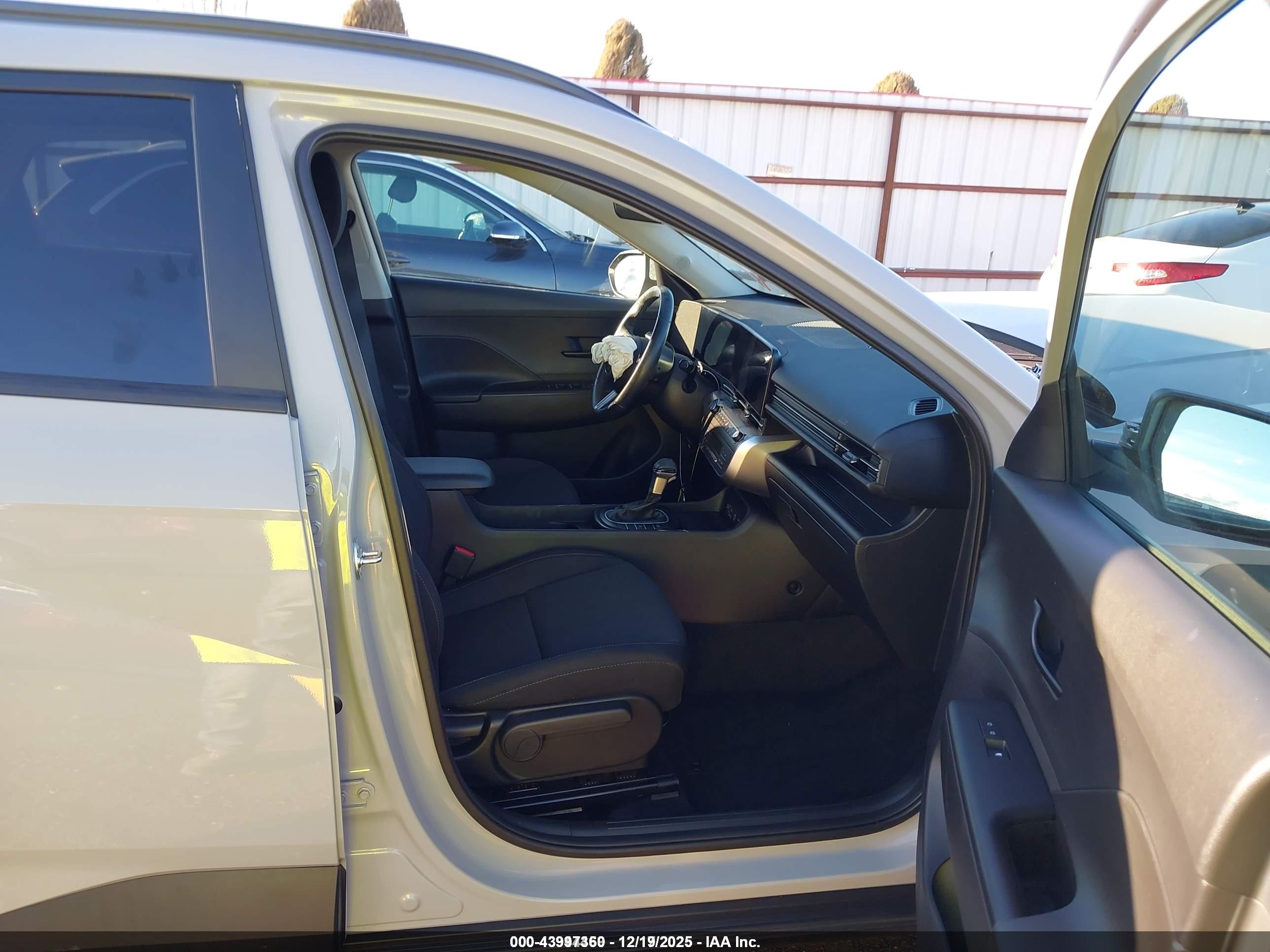 HYUNDAI KONA image 5