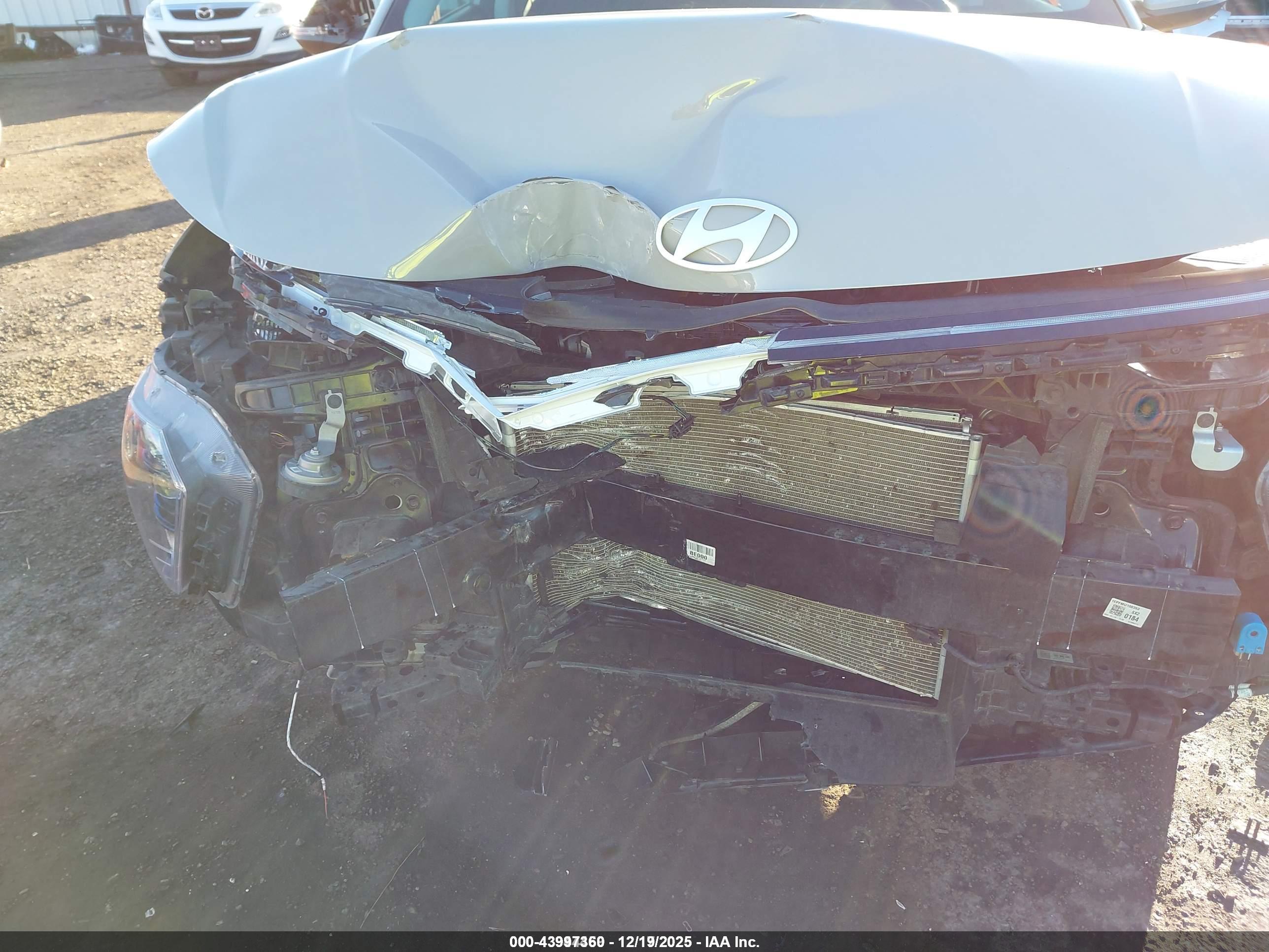HYUNDAI KONA image 6