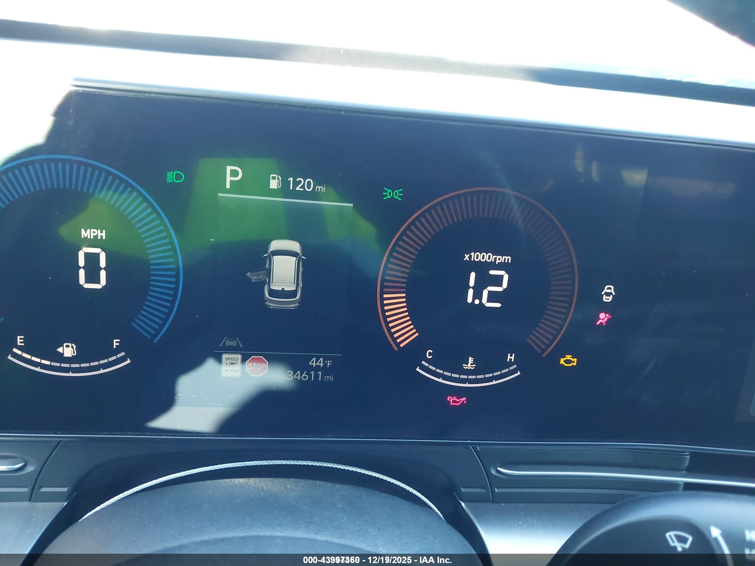 HYUNDAI KONA image 7
