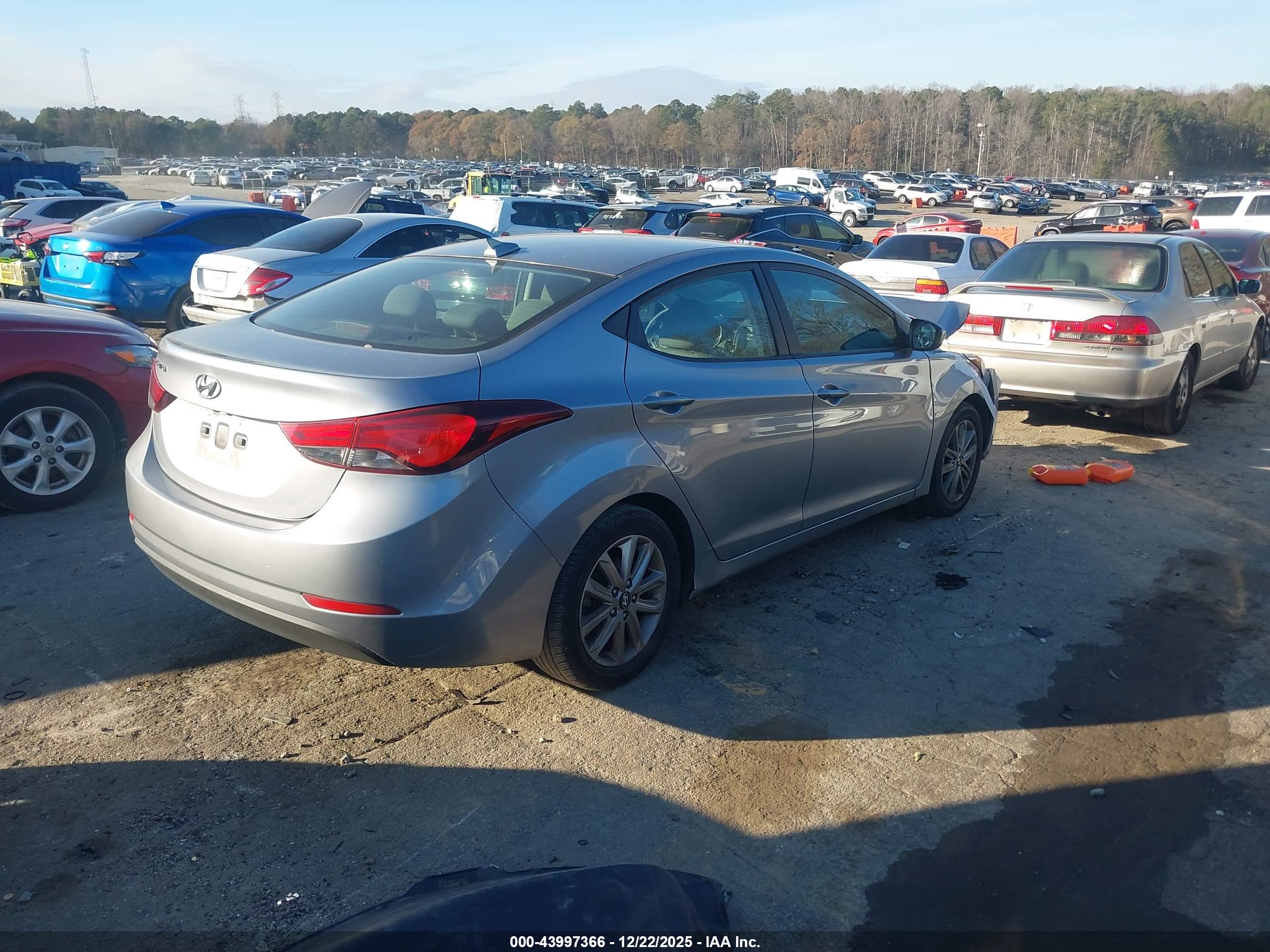 HYUNDAI ELANTRA image 4