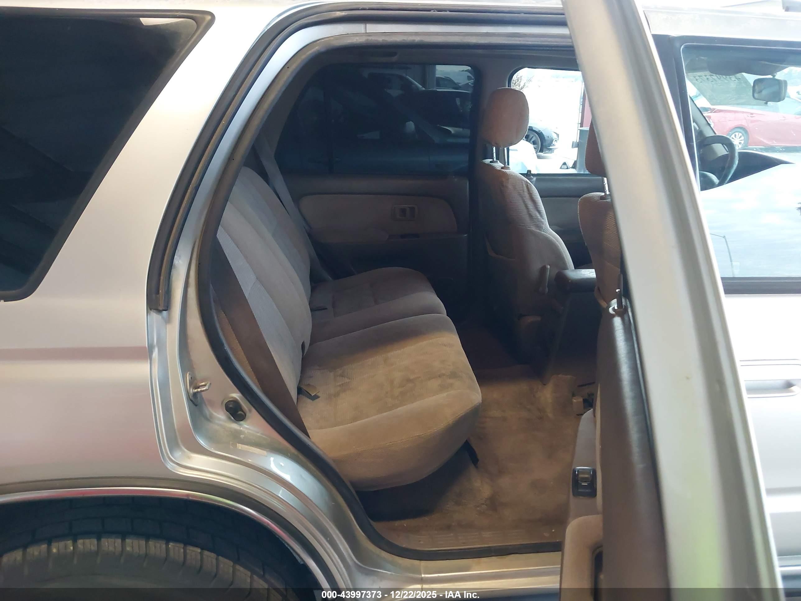TOYOTA 4RUNNER image 8