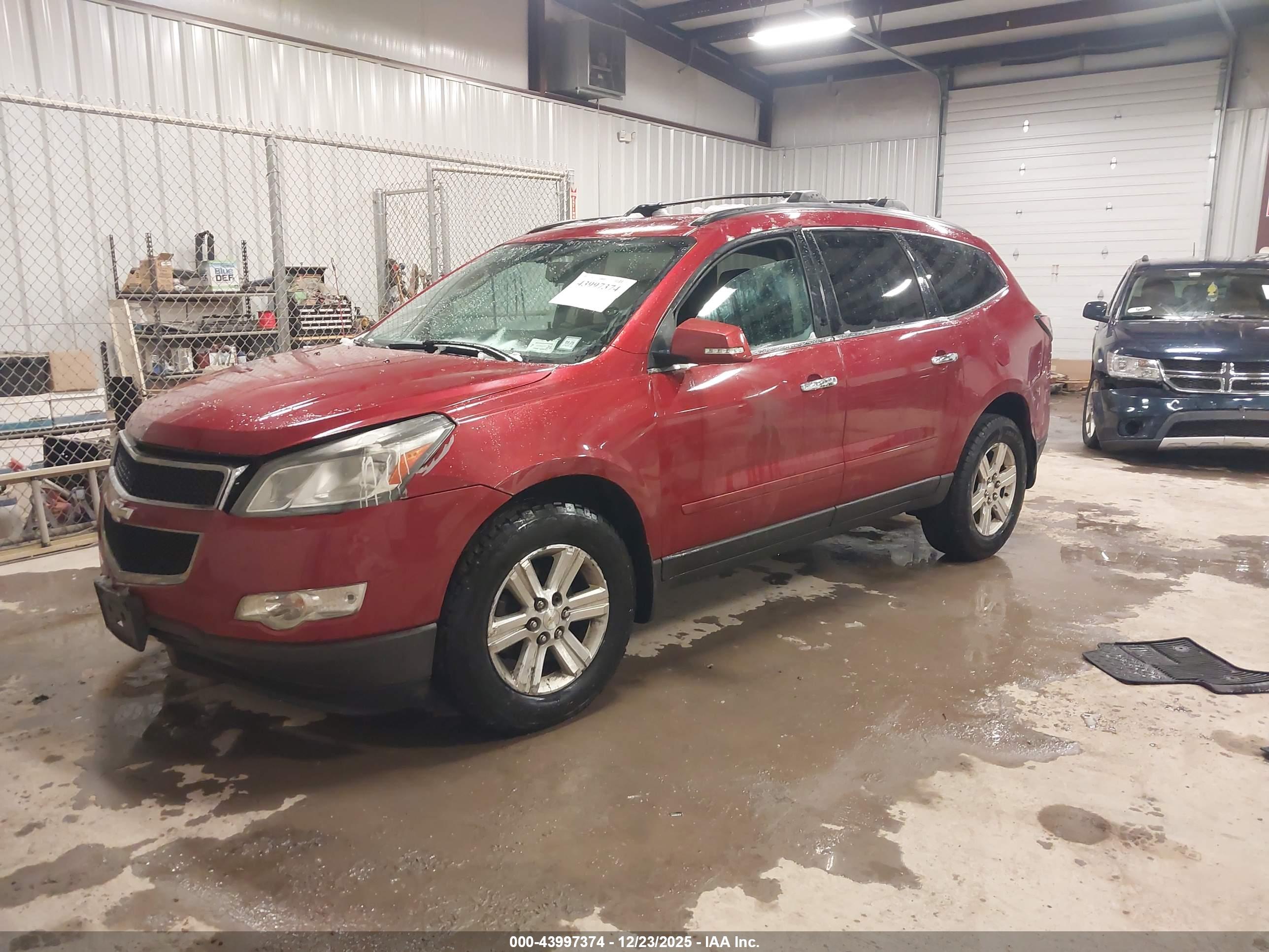 CHEVROLET TRAVERSE image 2