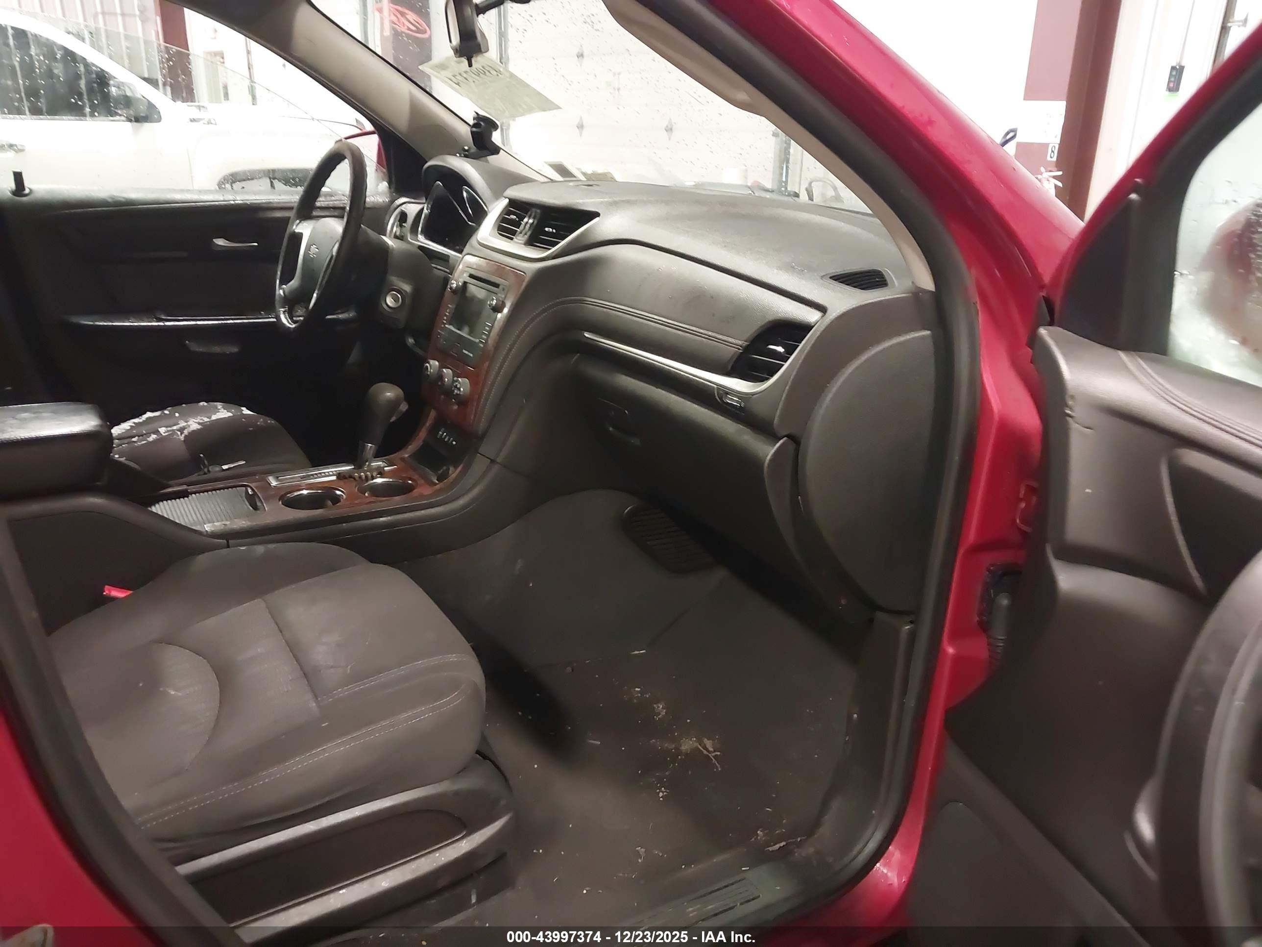 CHEVROLET TRAVERSE image 5