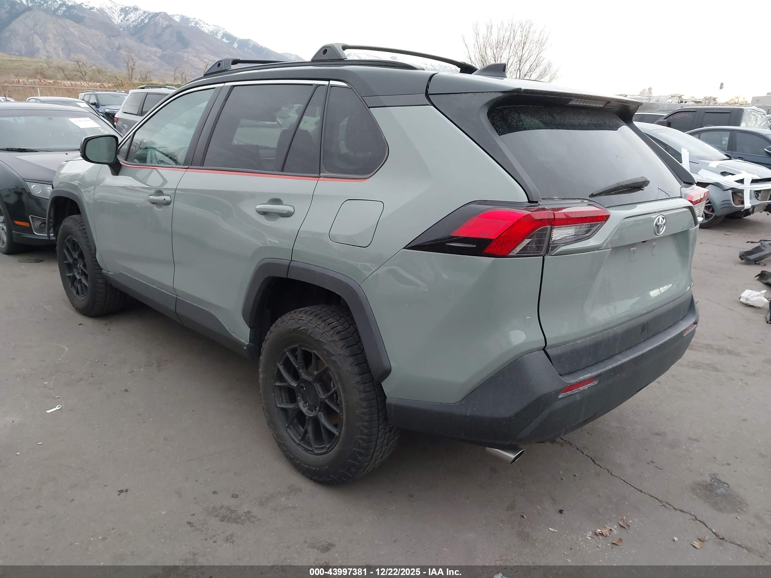 TOYOTA RAV4 image 3