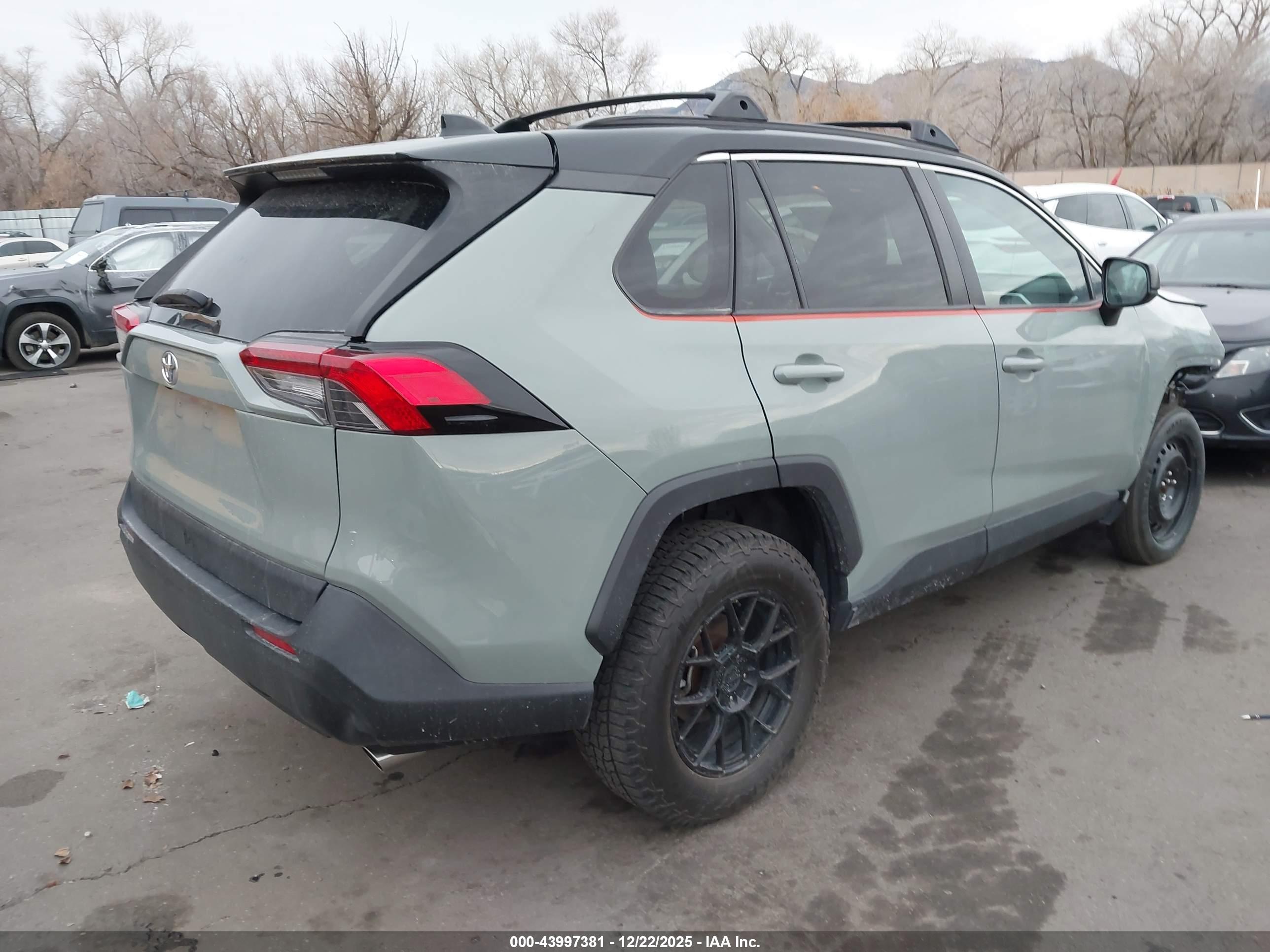 TOYOTA RAV4 image 4