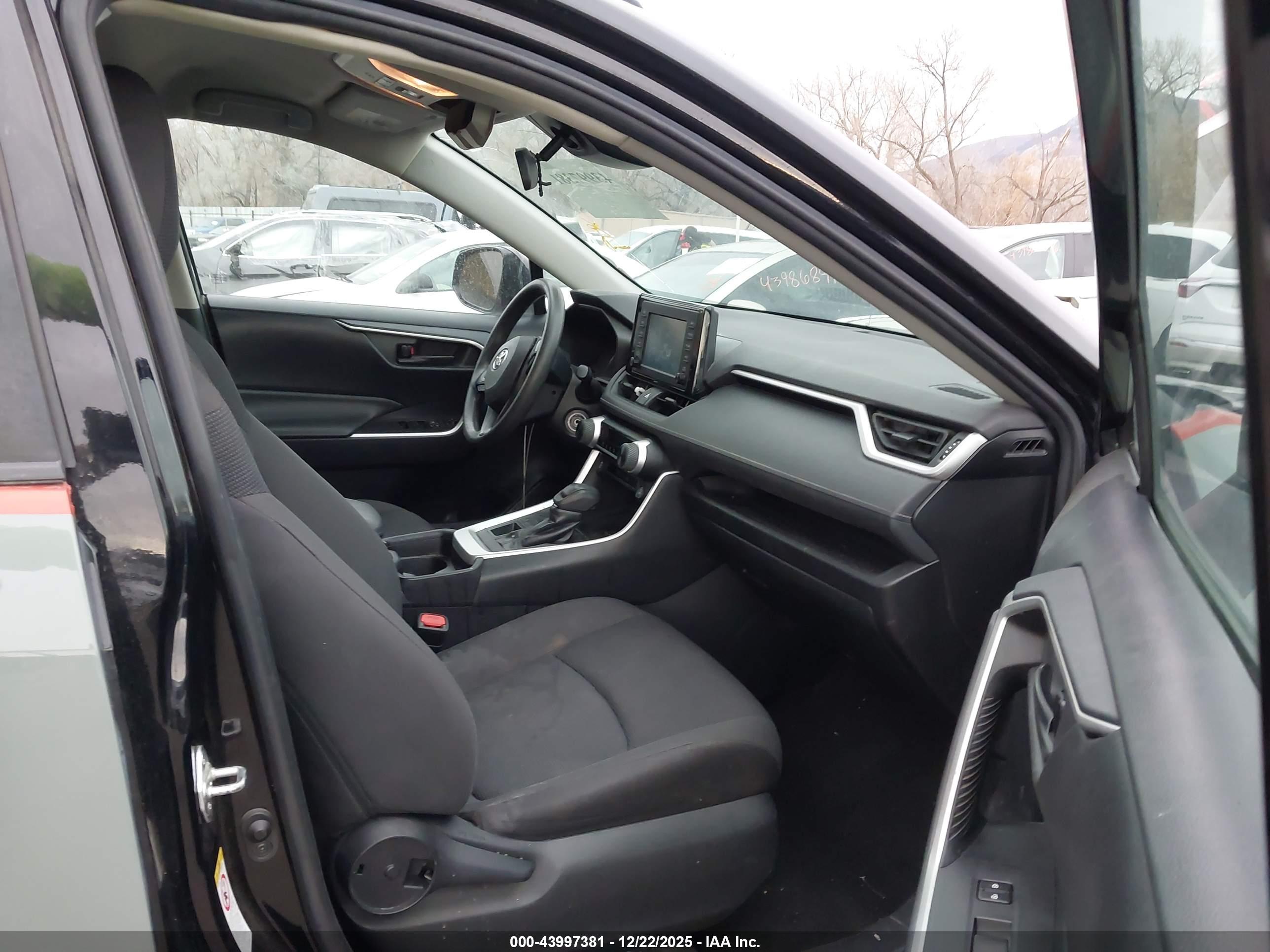 TOYOTA RAV4 image 5