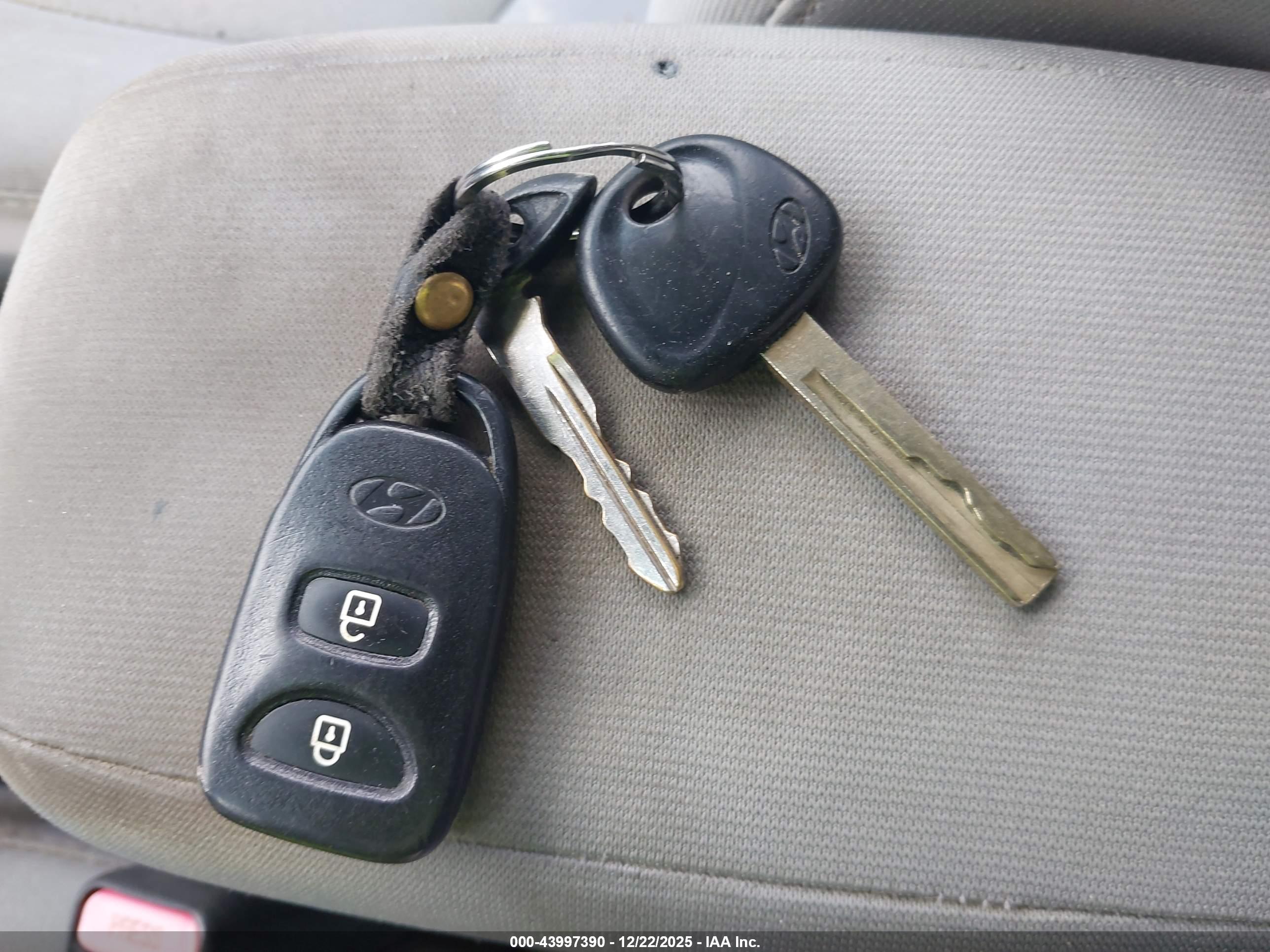 HYUNDAI ACCENT image 11