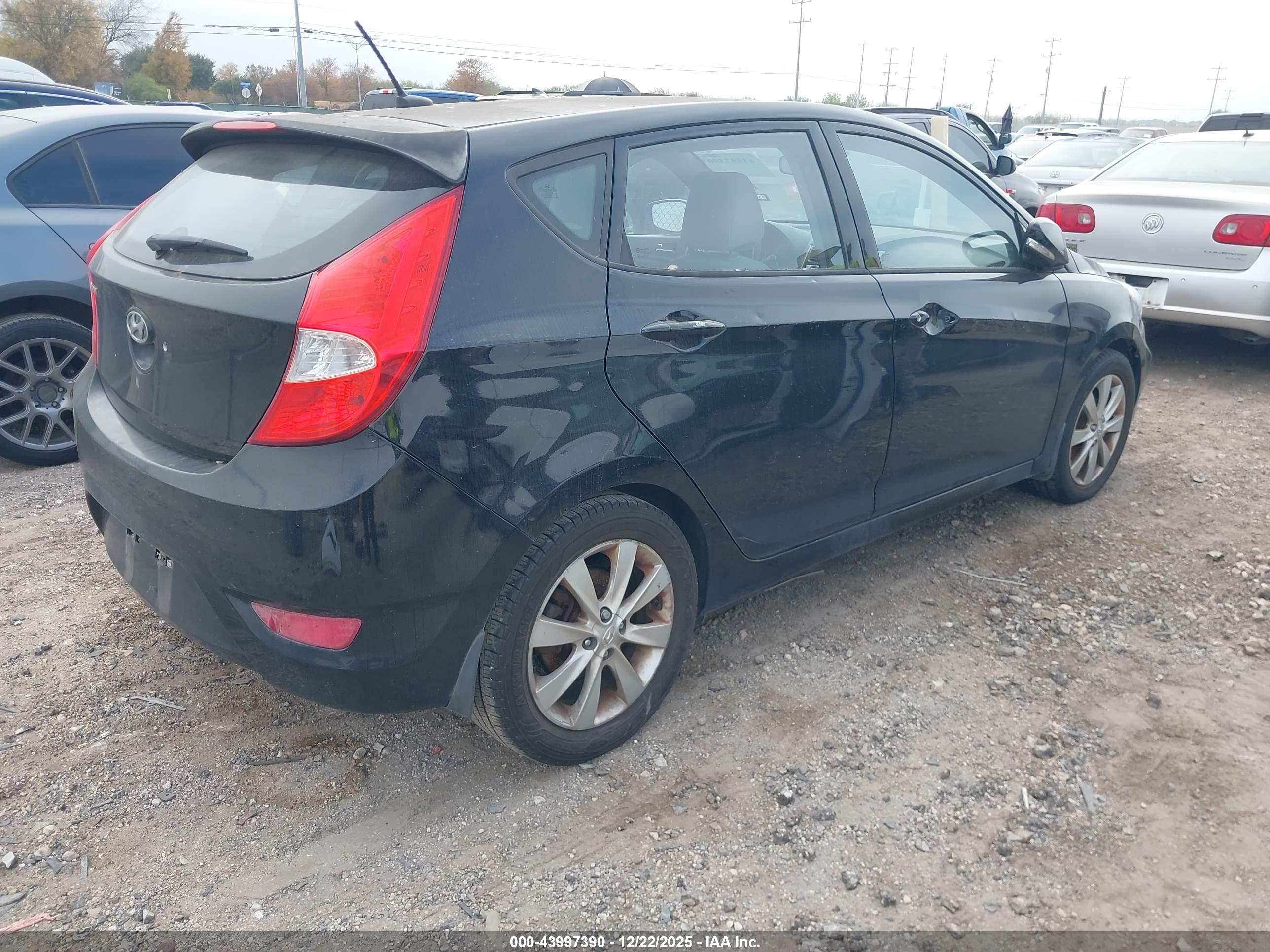 HYUNDAI ACCENT image 4
