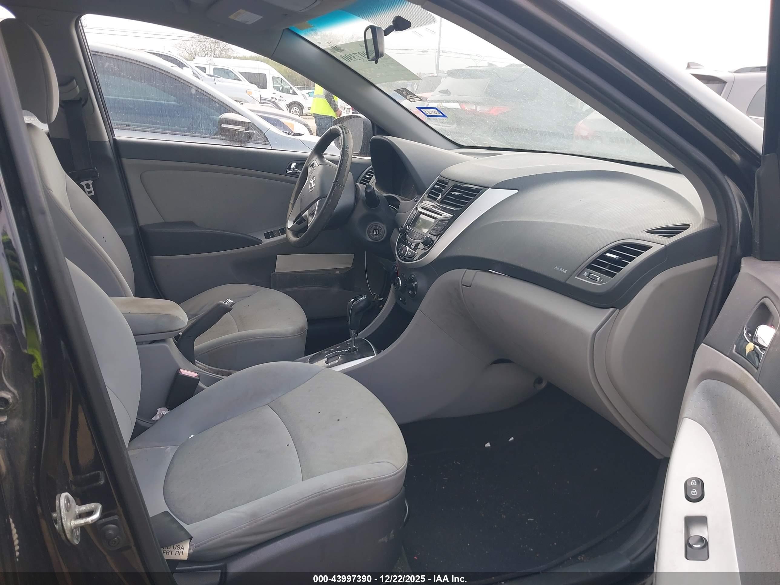 HYUNDAI ACCENT image 5