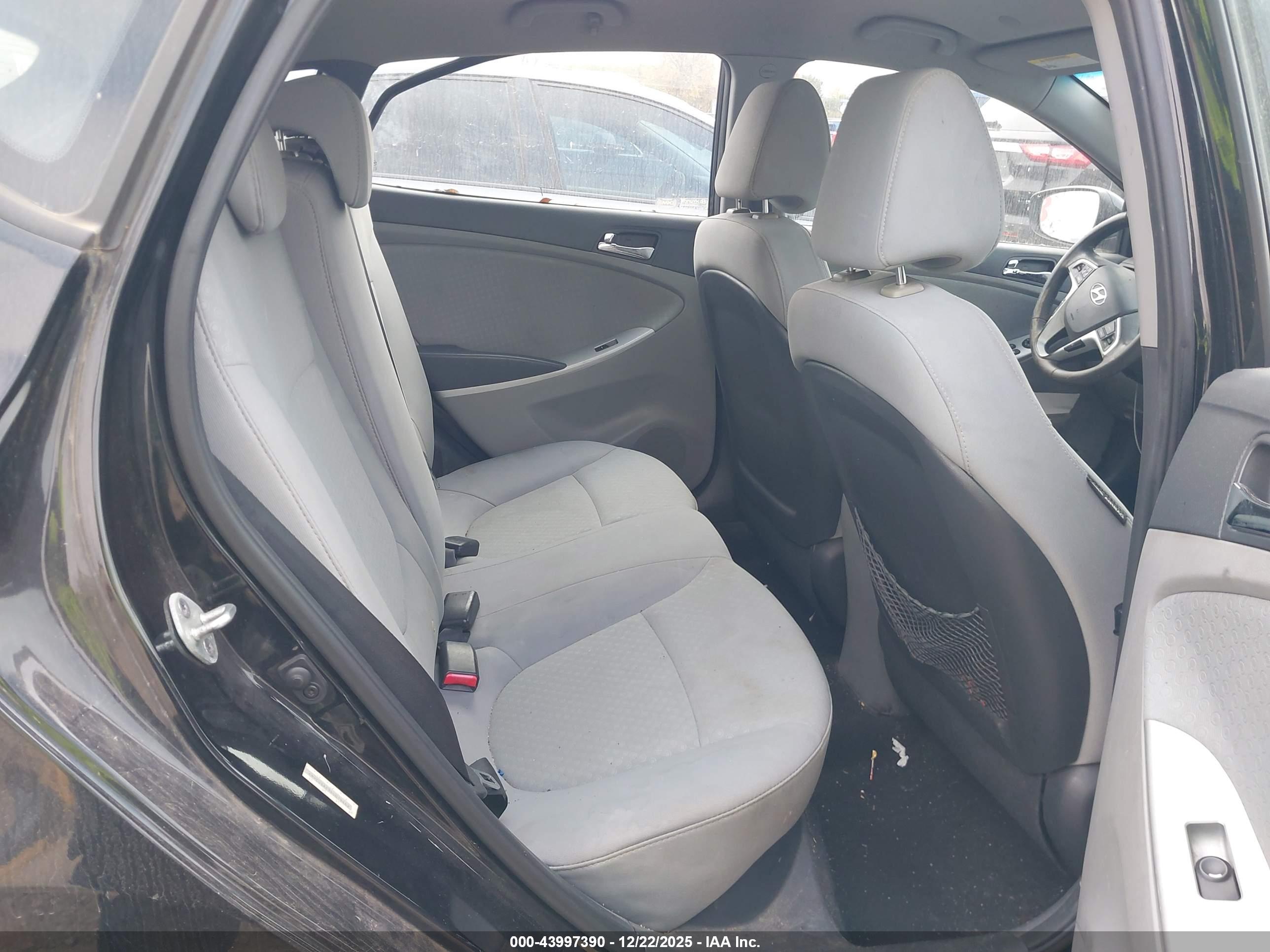 HYUNDAI ACCENT image 8