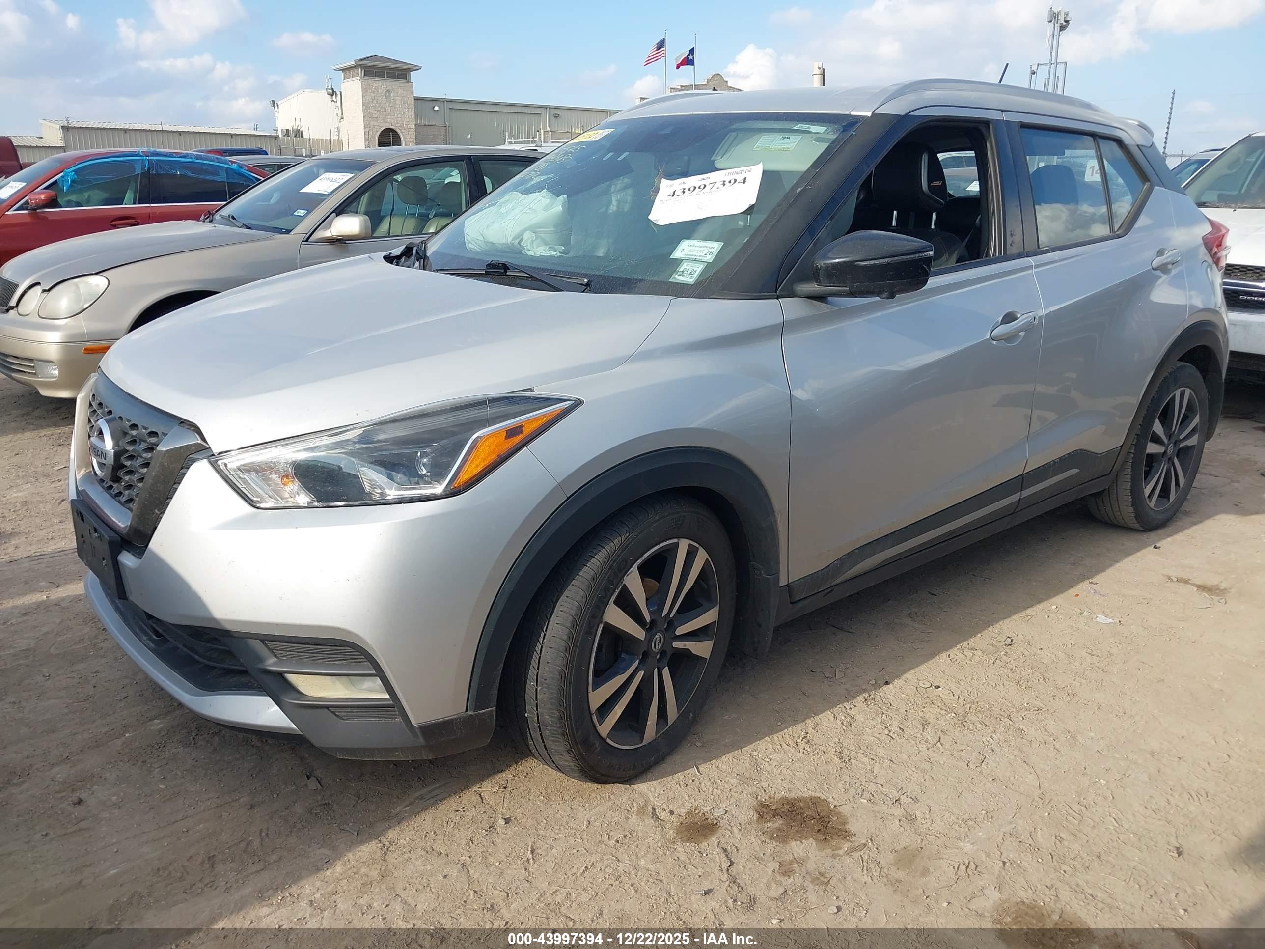 NISSAN KICKS image 2