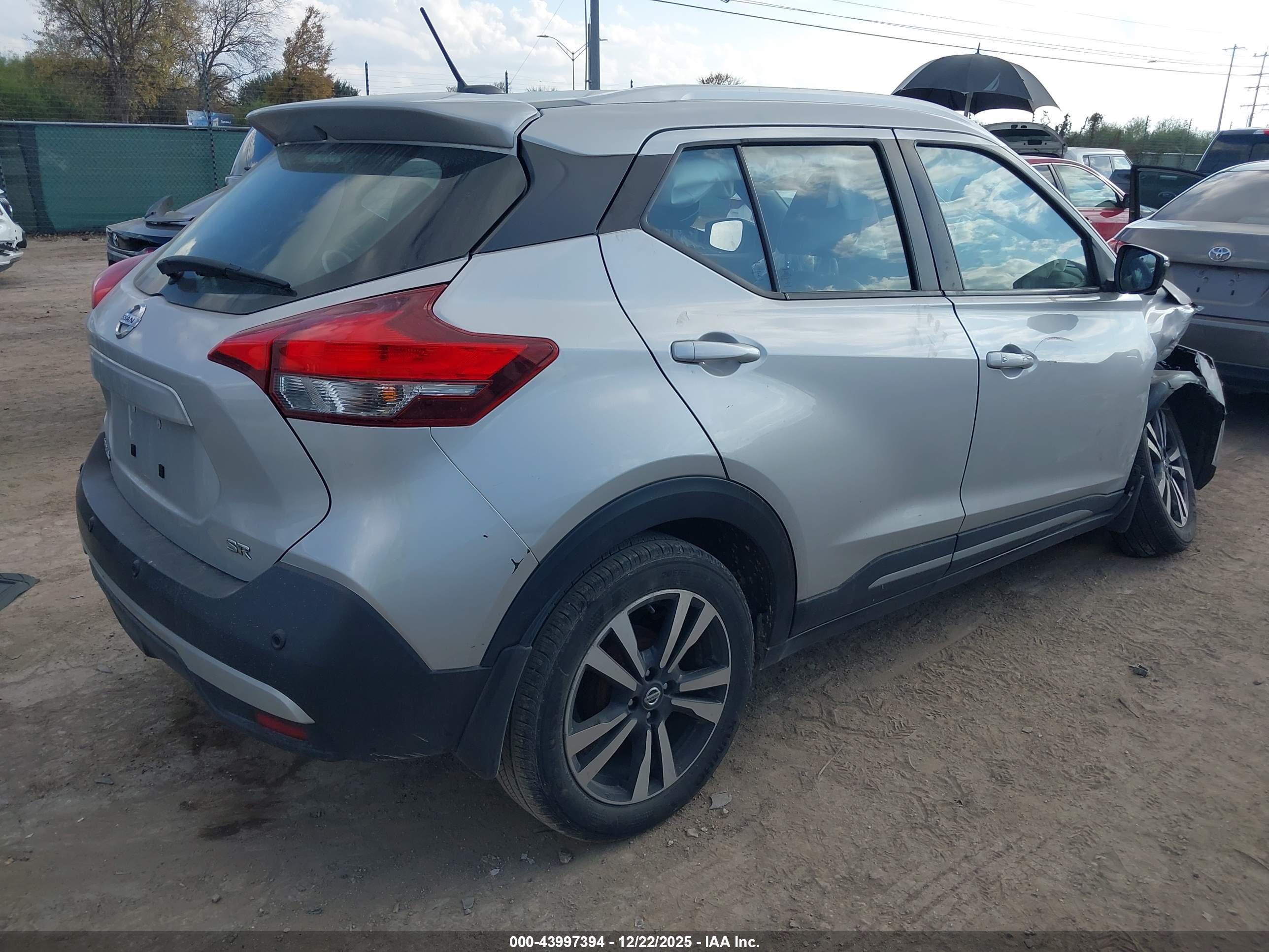 NISSAN KICKS image 4