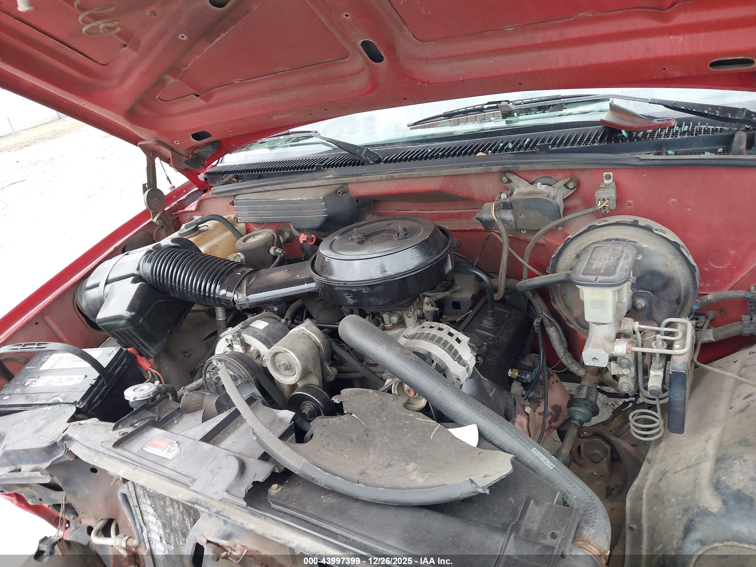 CHEVROLET GMT-400 image 10