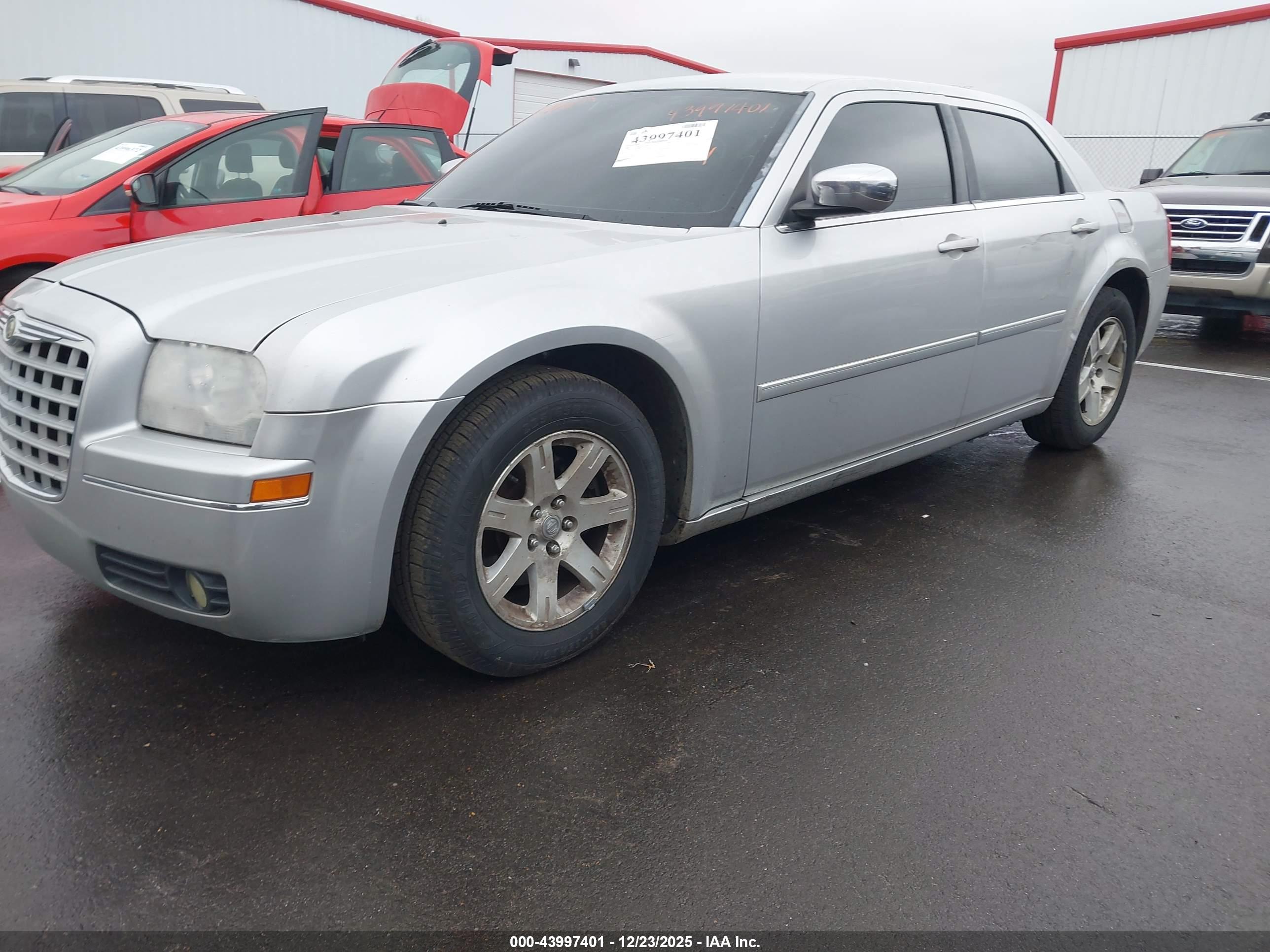 CHRYSLER 300 image 2