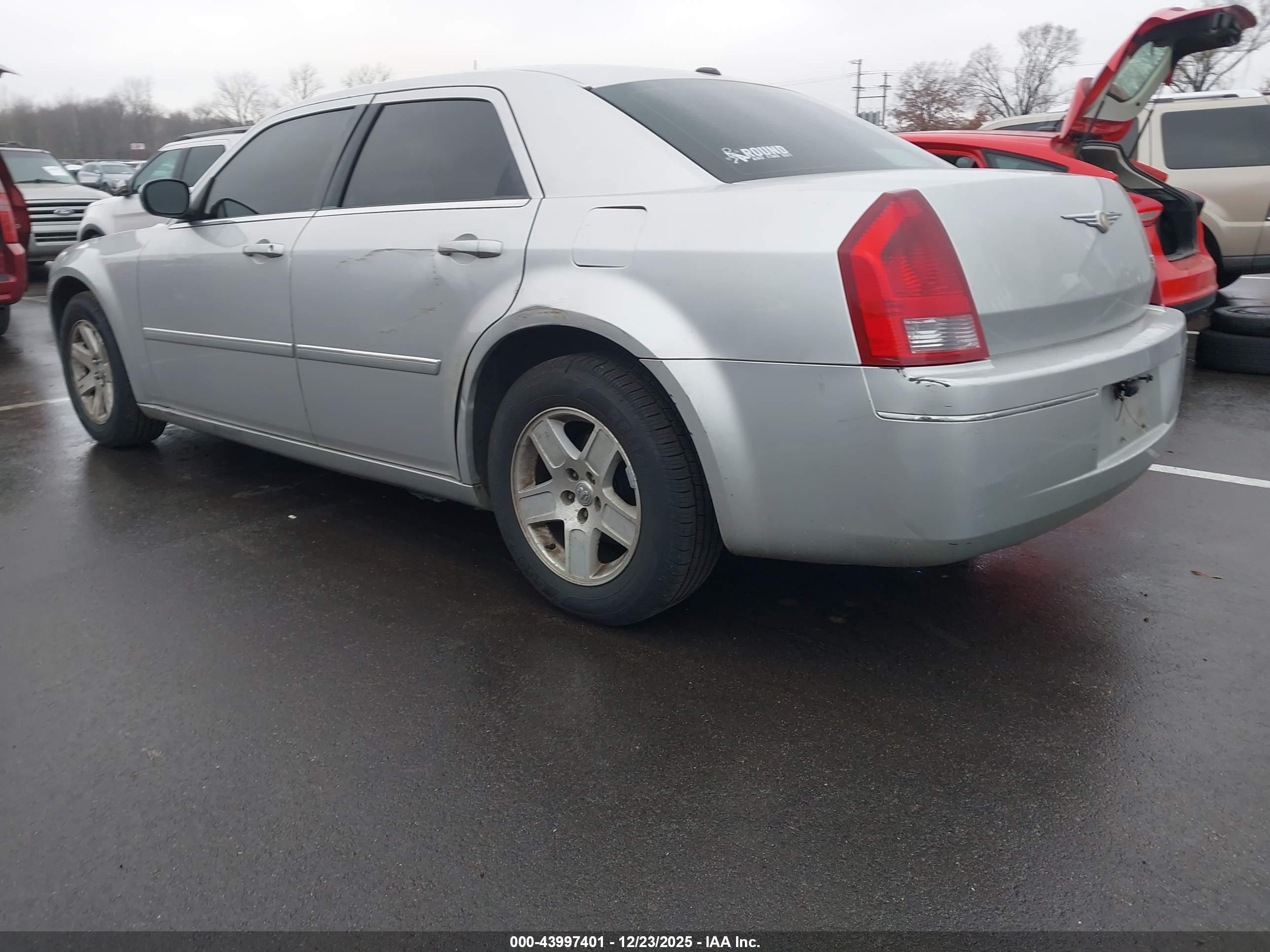 CHRYSLER 300 image 3