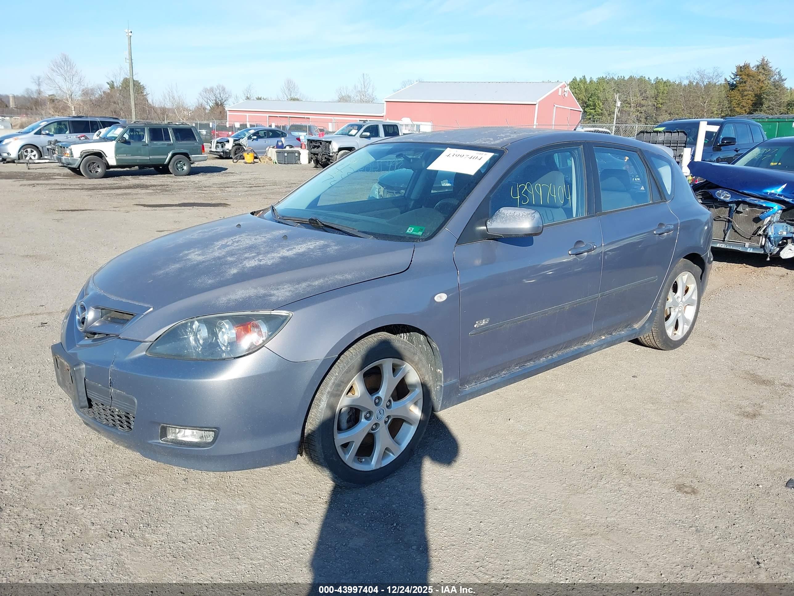MAZDA MAZDA3 image 2