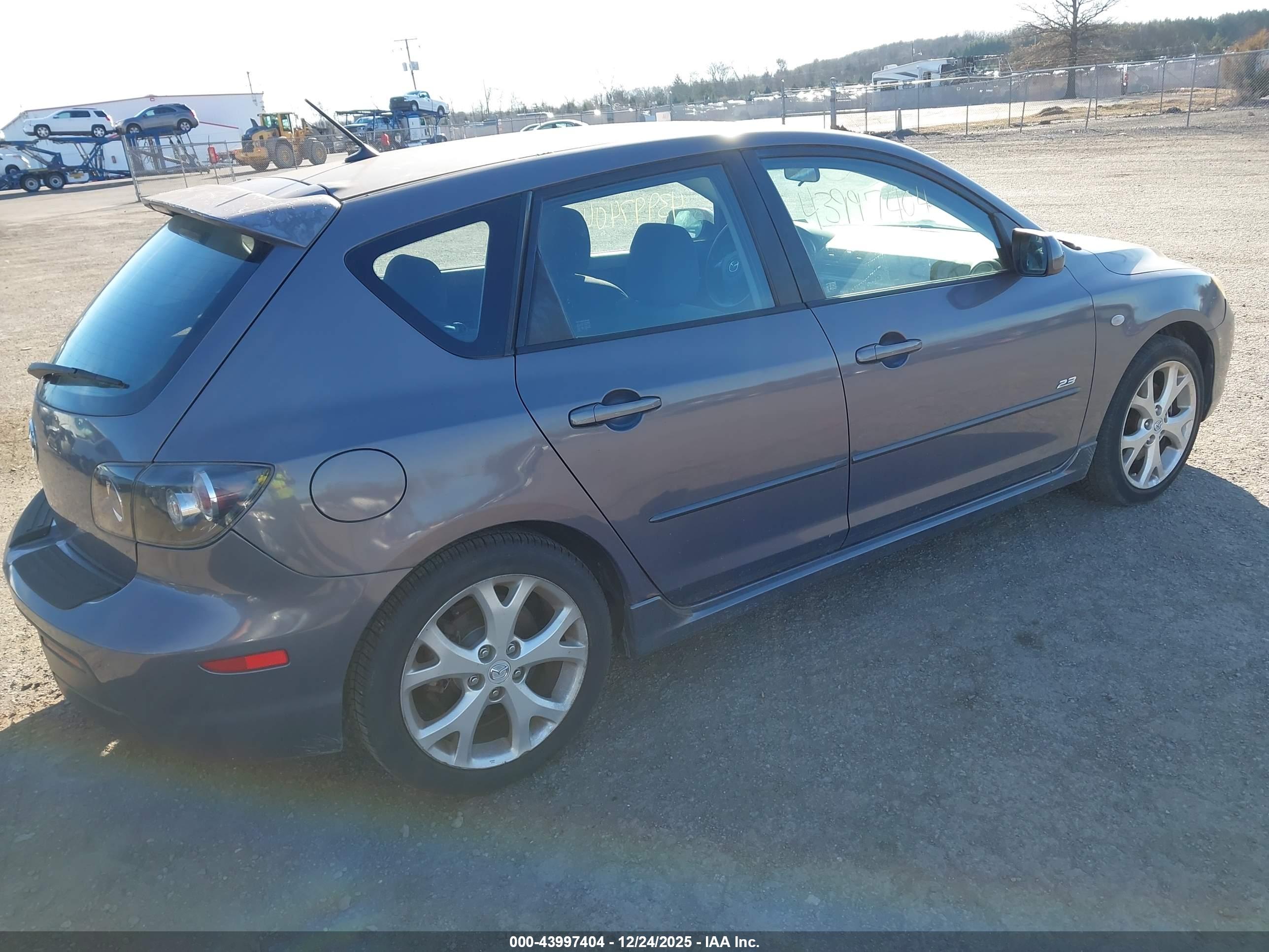 MAZDA MAZDA3 image 4
