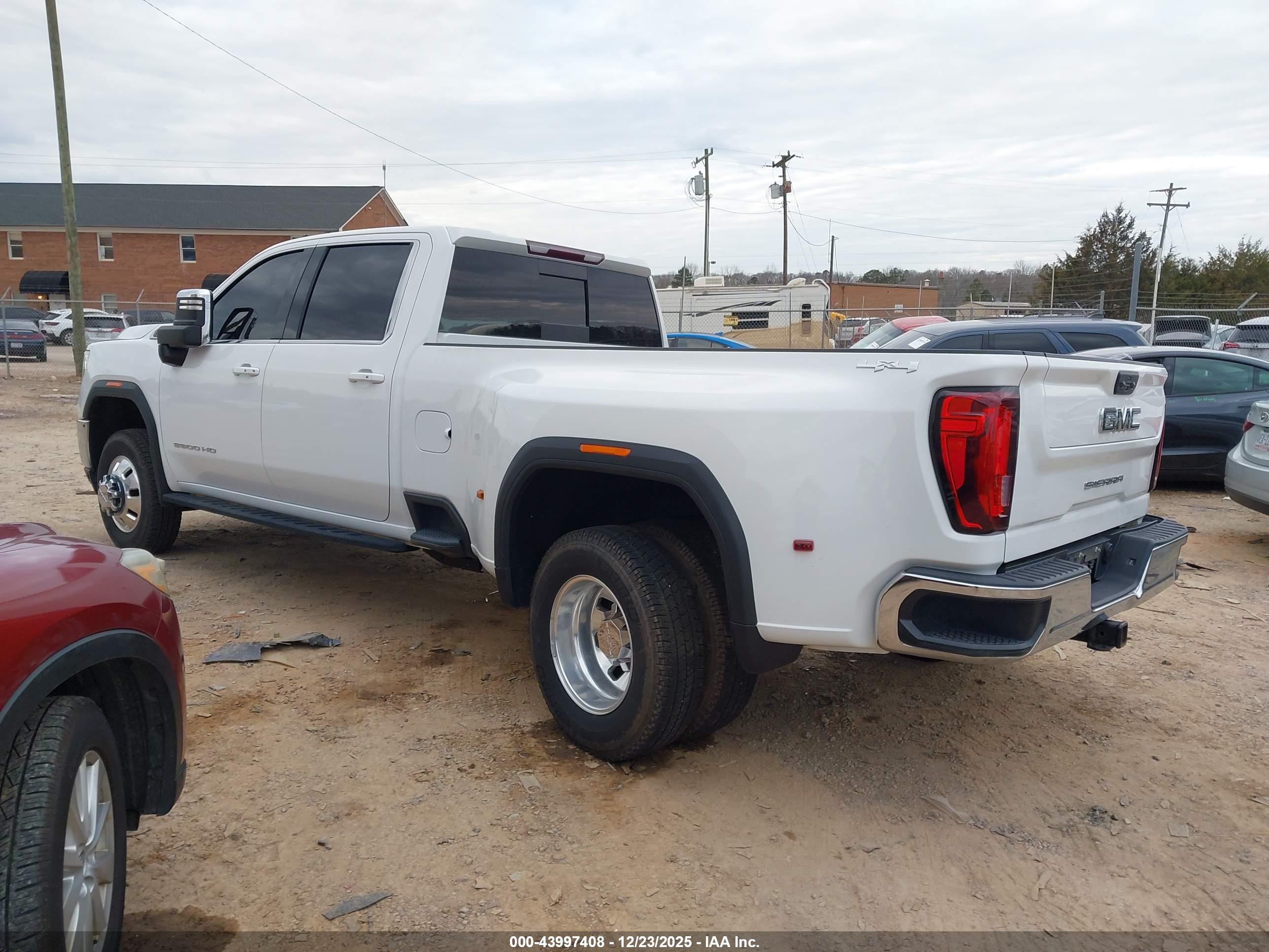 GMC SIERRA image 3