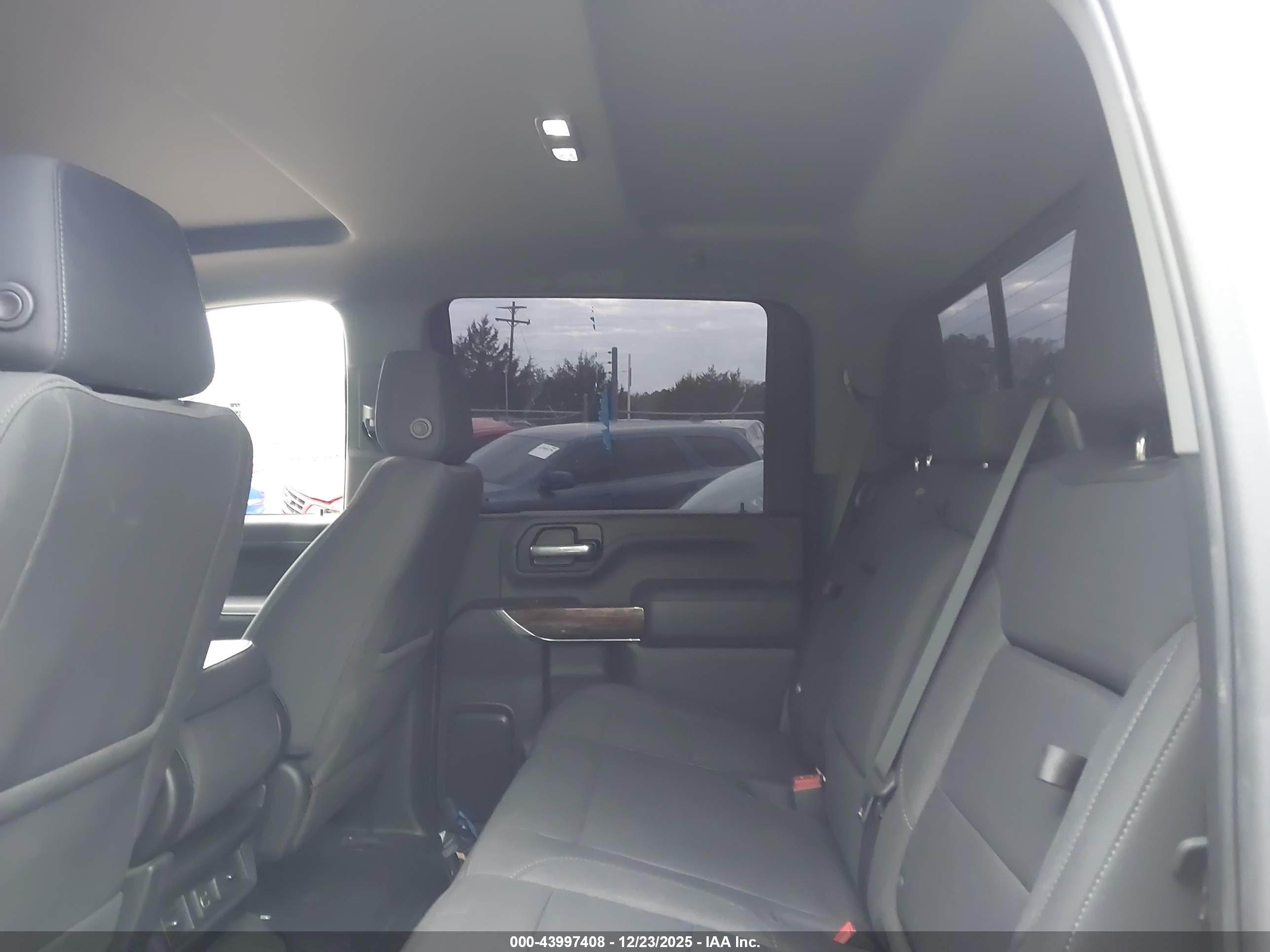 GMC SIERRA image 8