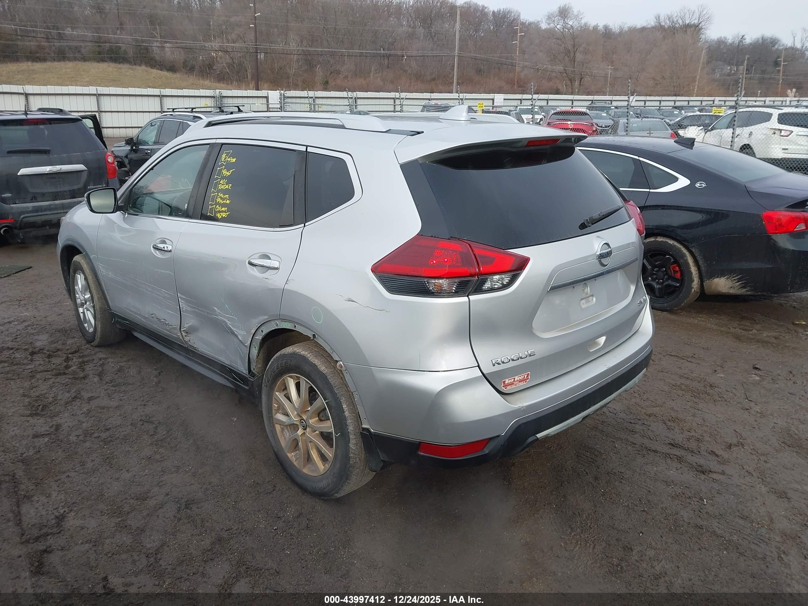 NISSAN ROGUE image 3