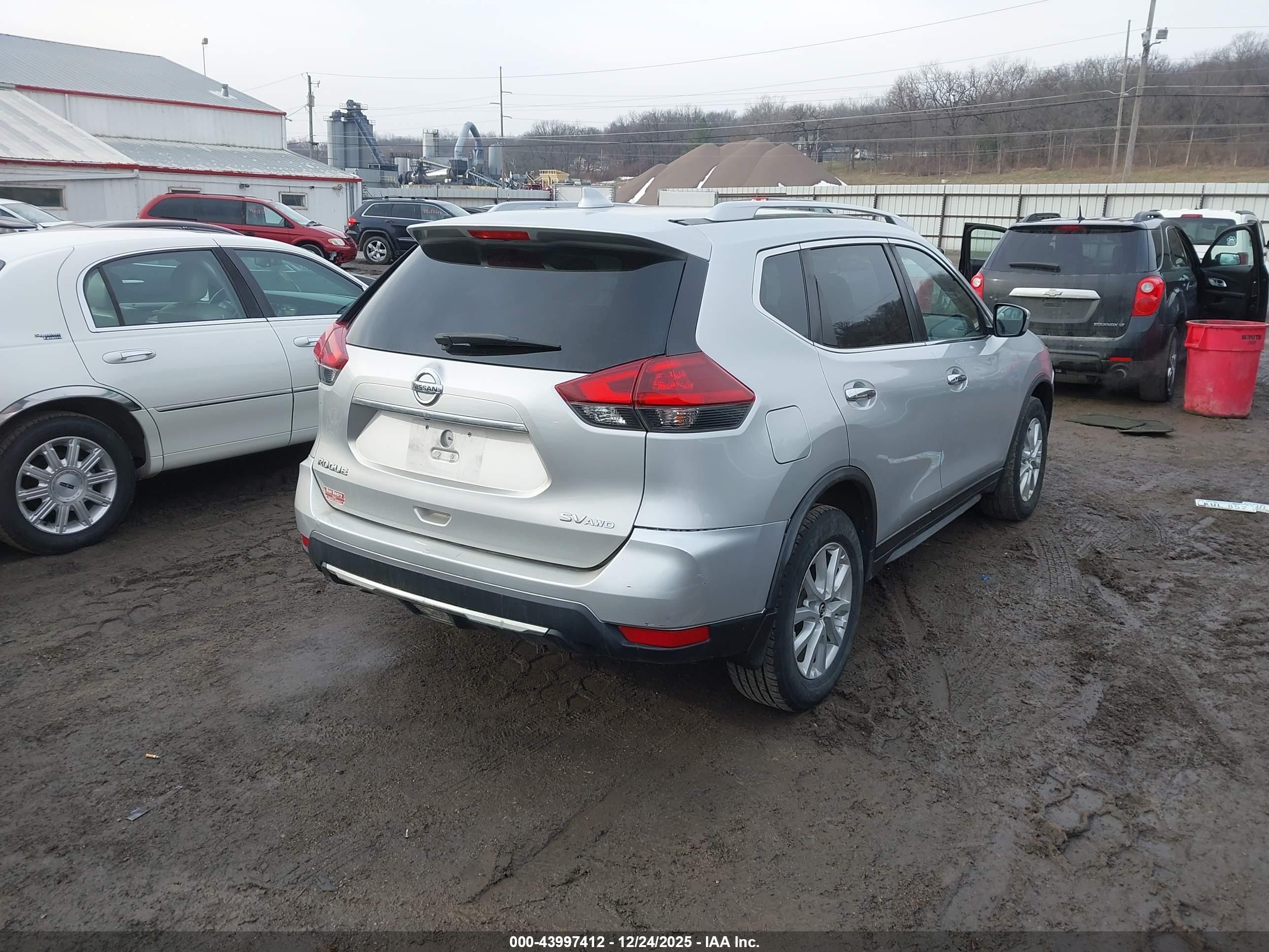 NISSAN ROGUE image 4