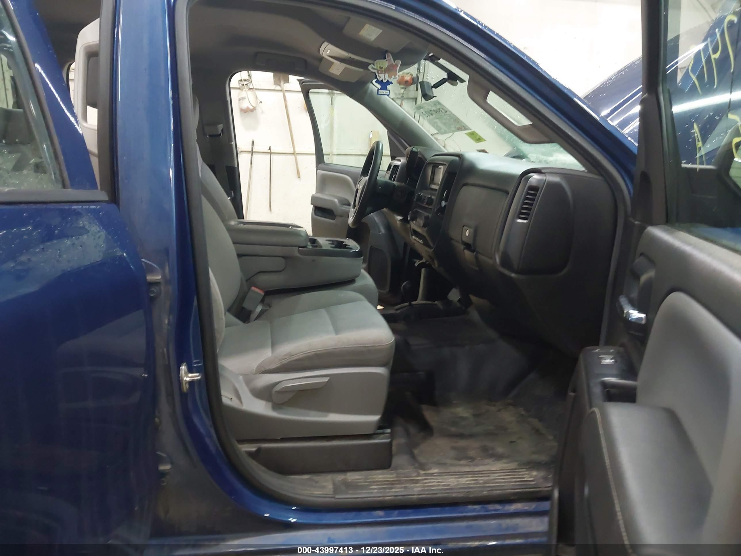CHEVROLET SILVERADO image 5