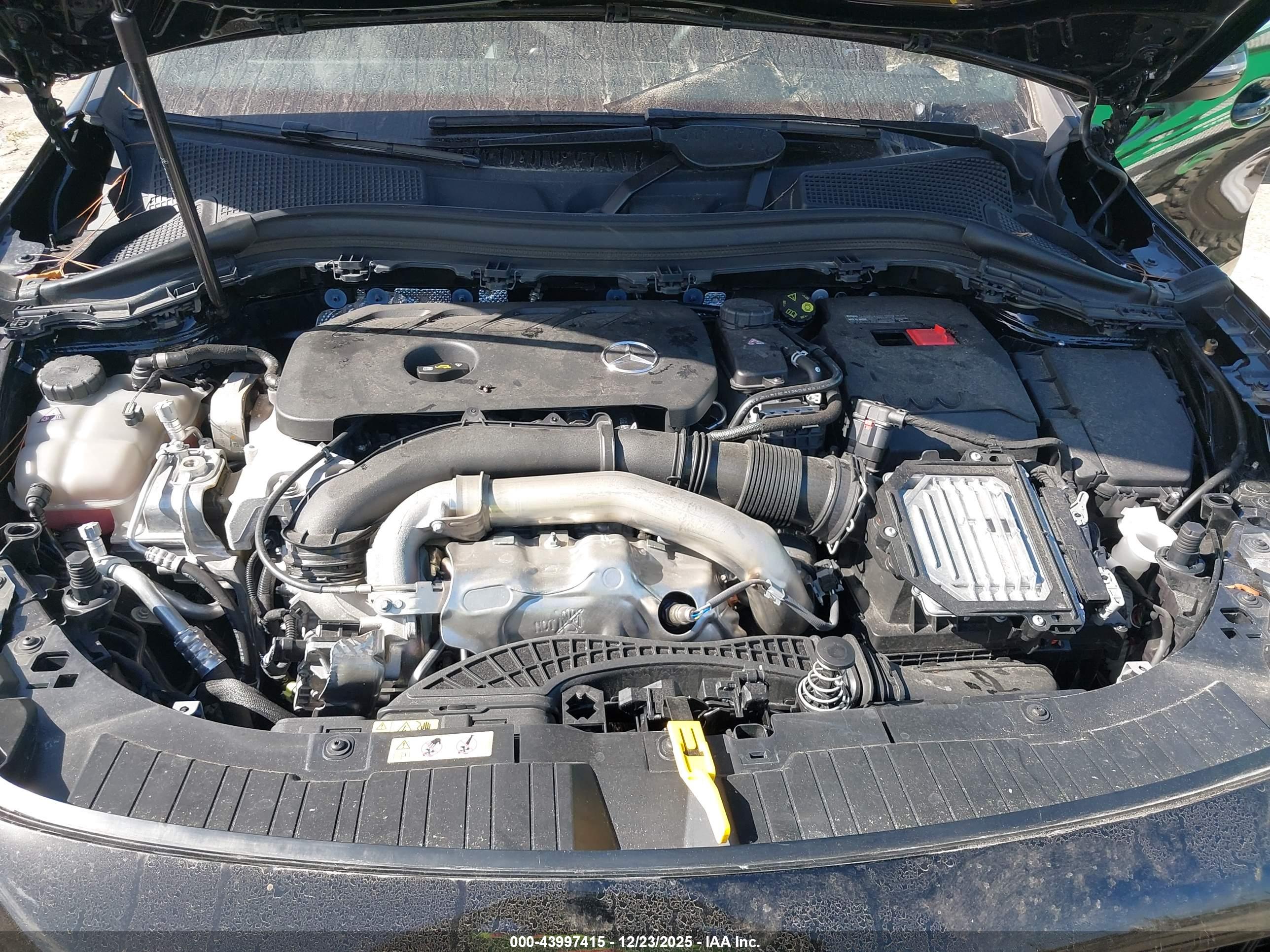 MERCEDES-BENZ GLA image 10