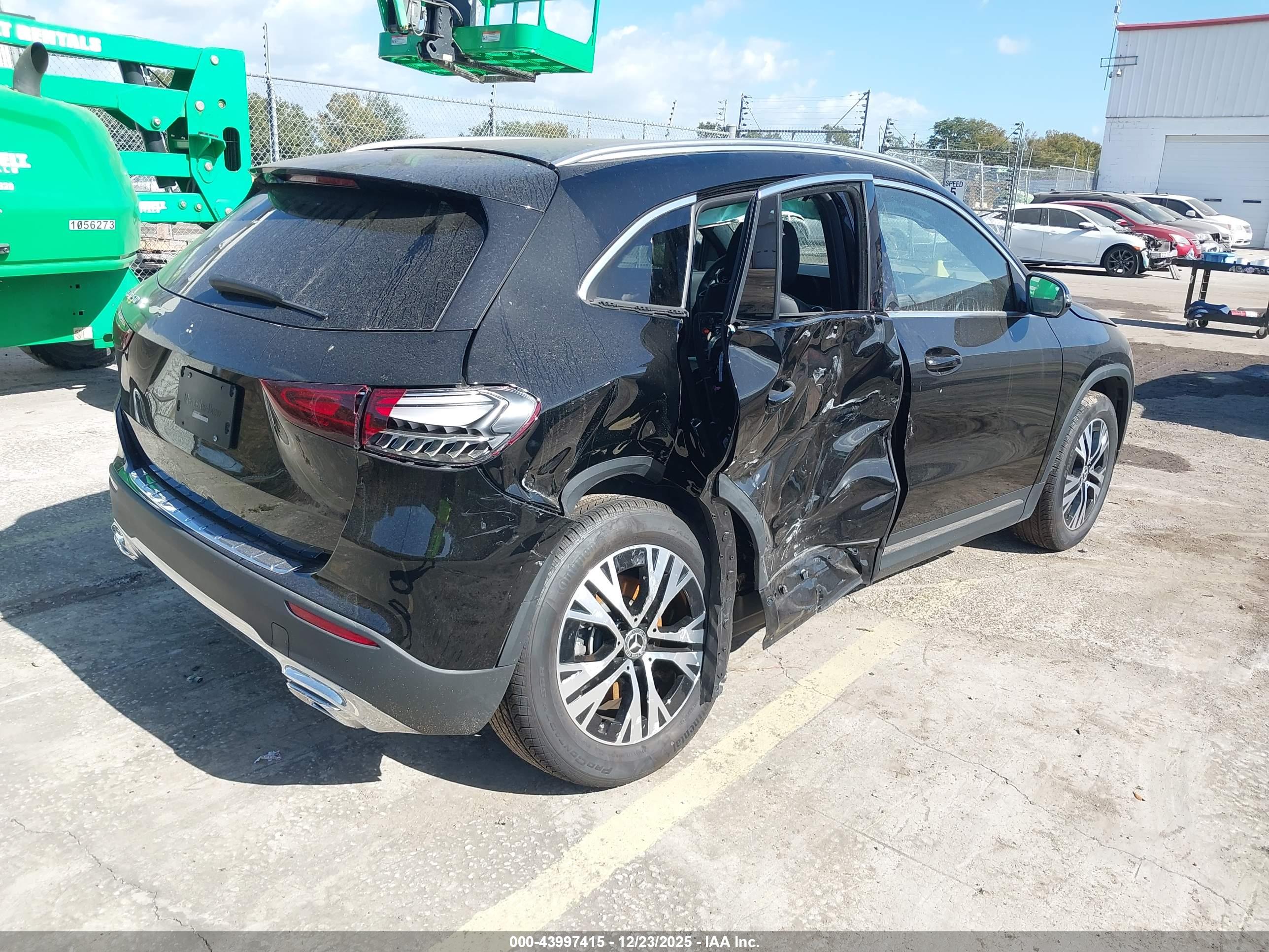 MERCEDES-BENZ GLA image 4
