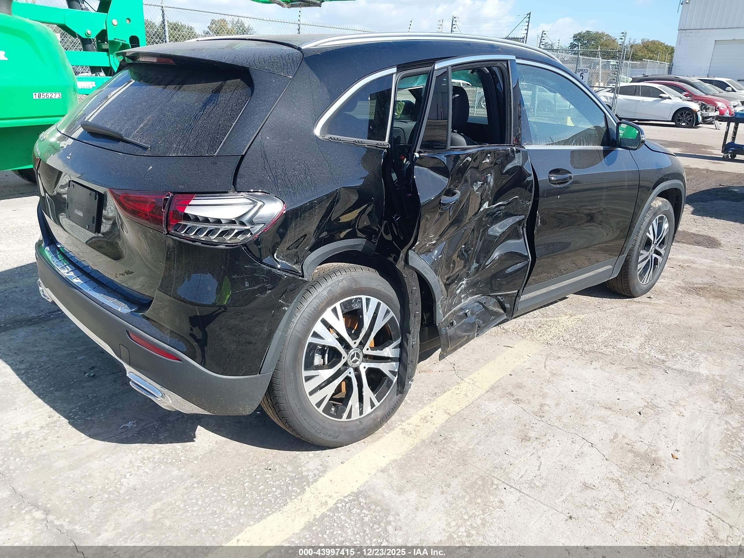 MERCEDES-BENZ GLA image 6