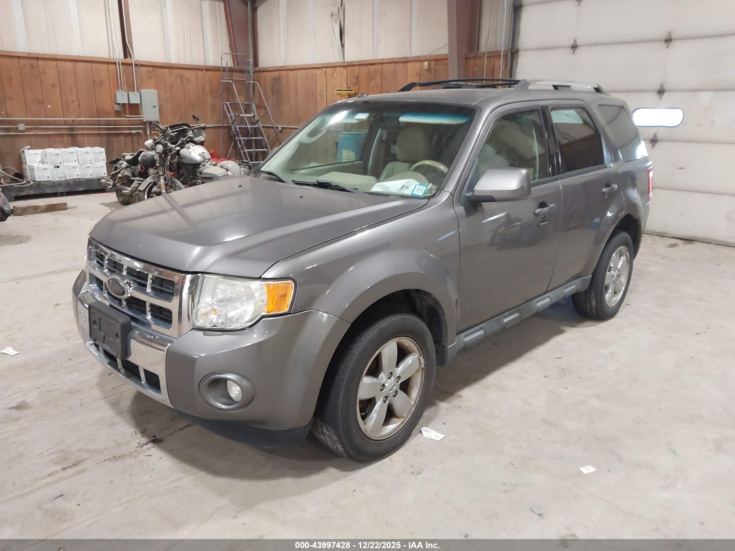 FORD ESCAPE image 2