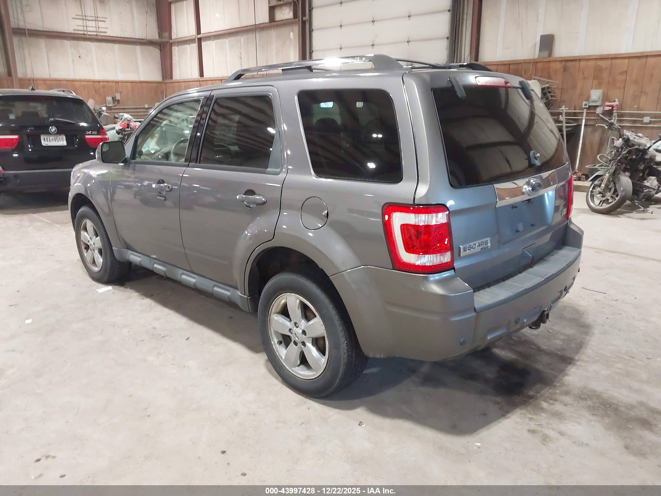 FORD ESCAPE image 3