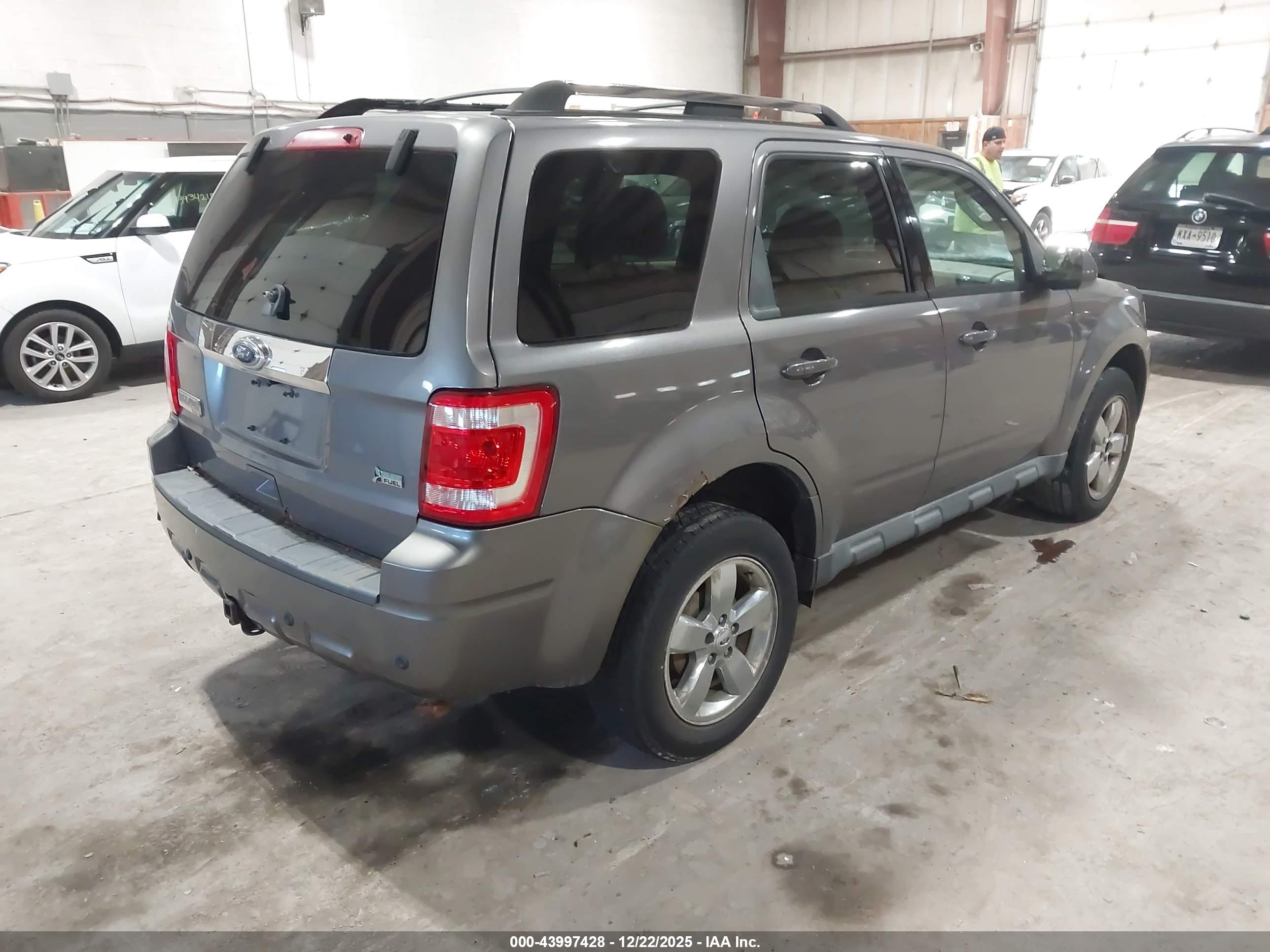 FORD ESCAPE image 4