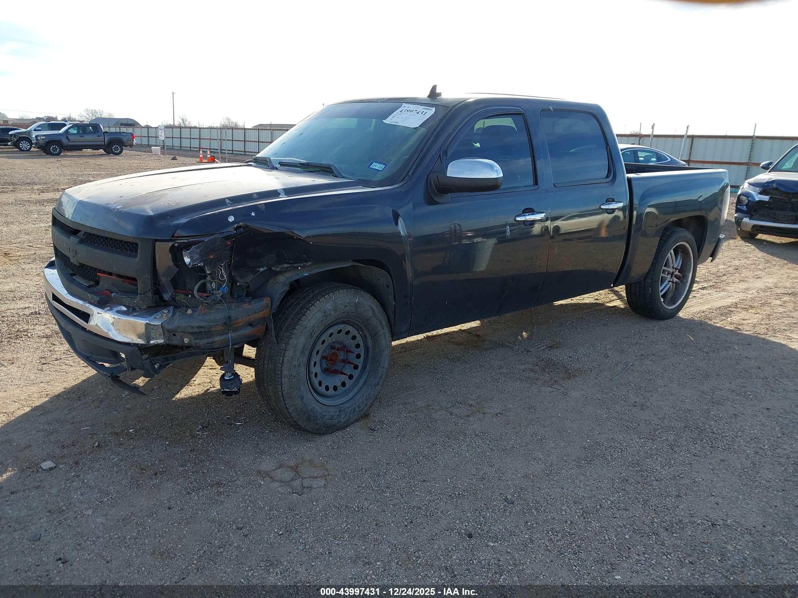 CHEVROLET SILVERADO image 2