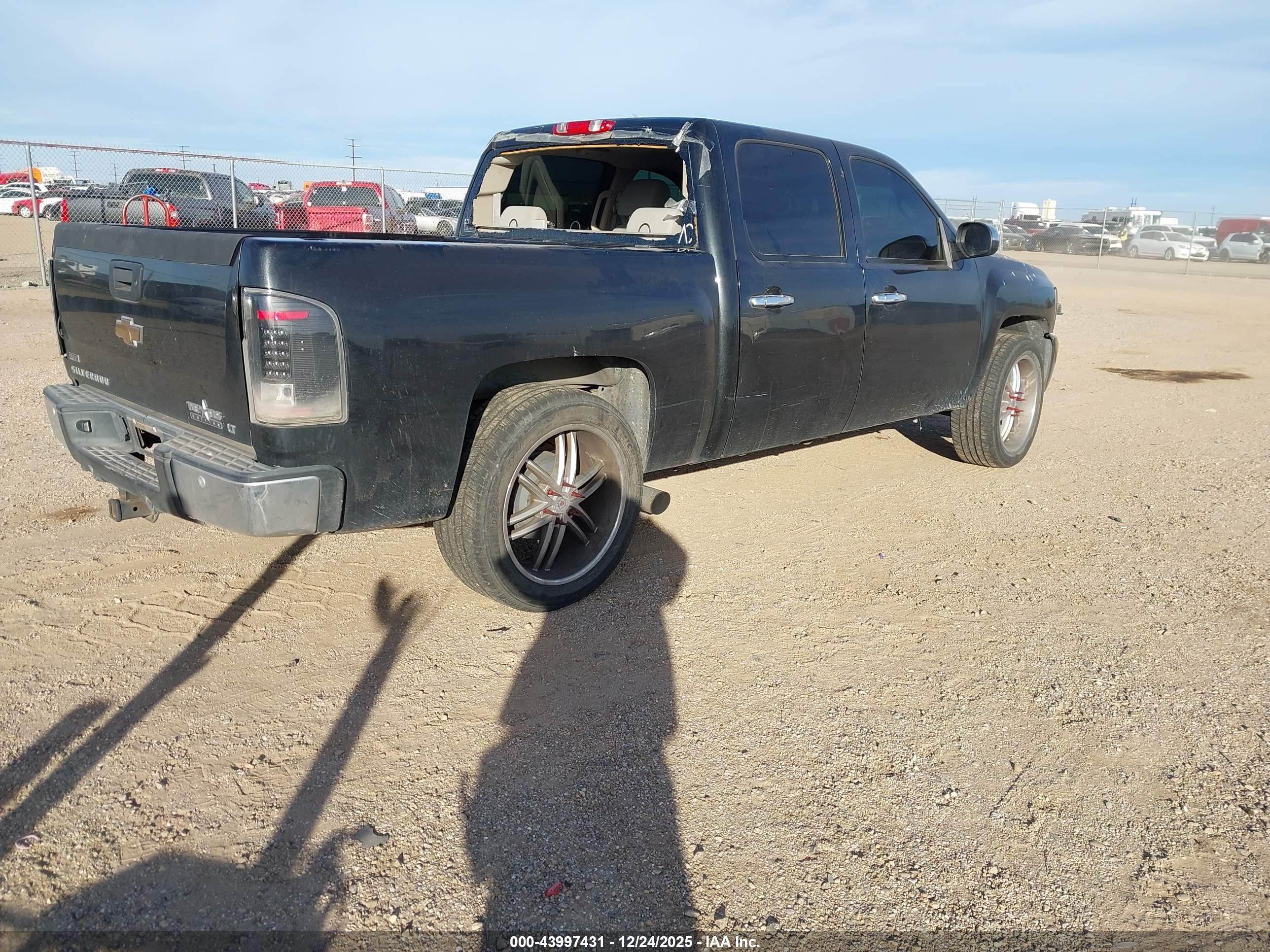 CHEVROLET SILVERADO image 4