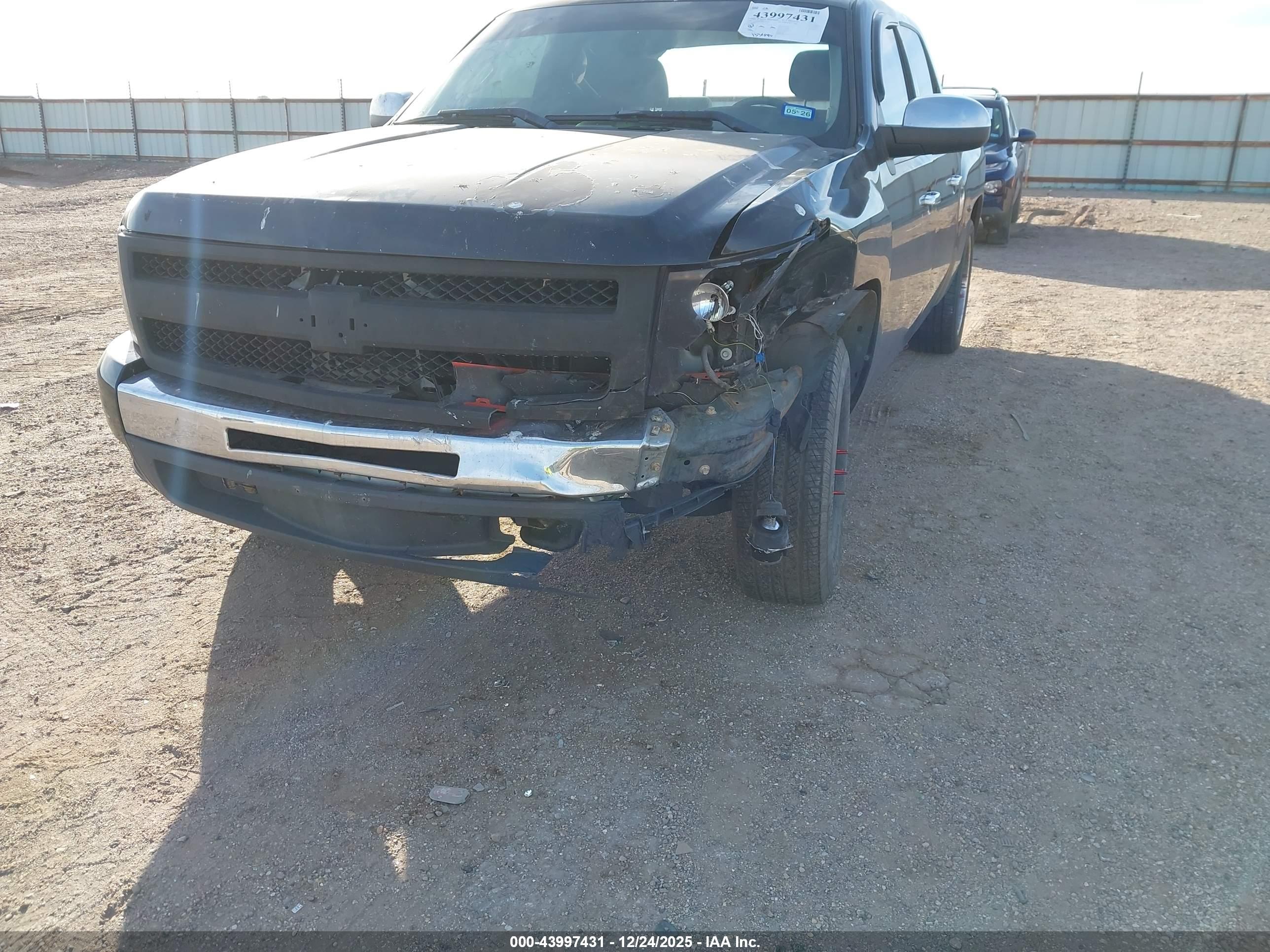 CHEVROLET SILVERADO image 6