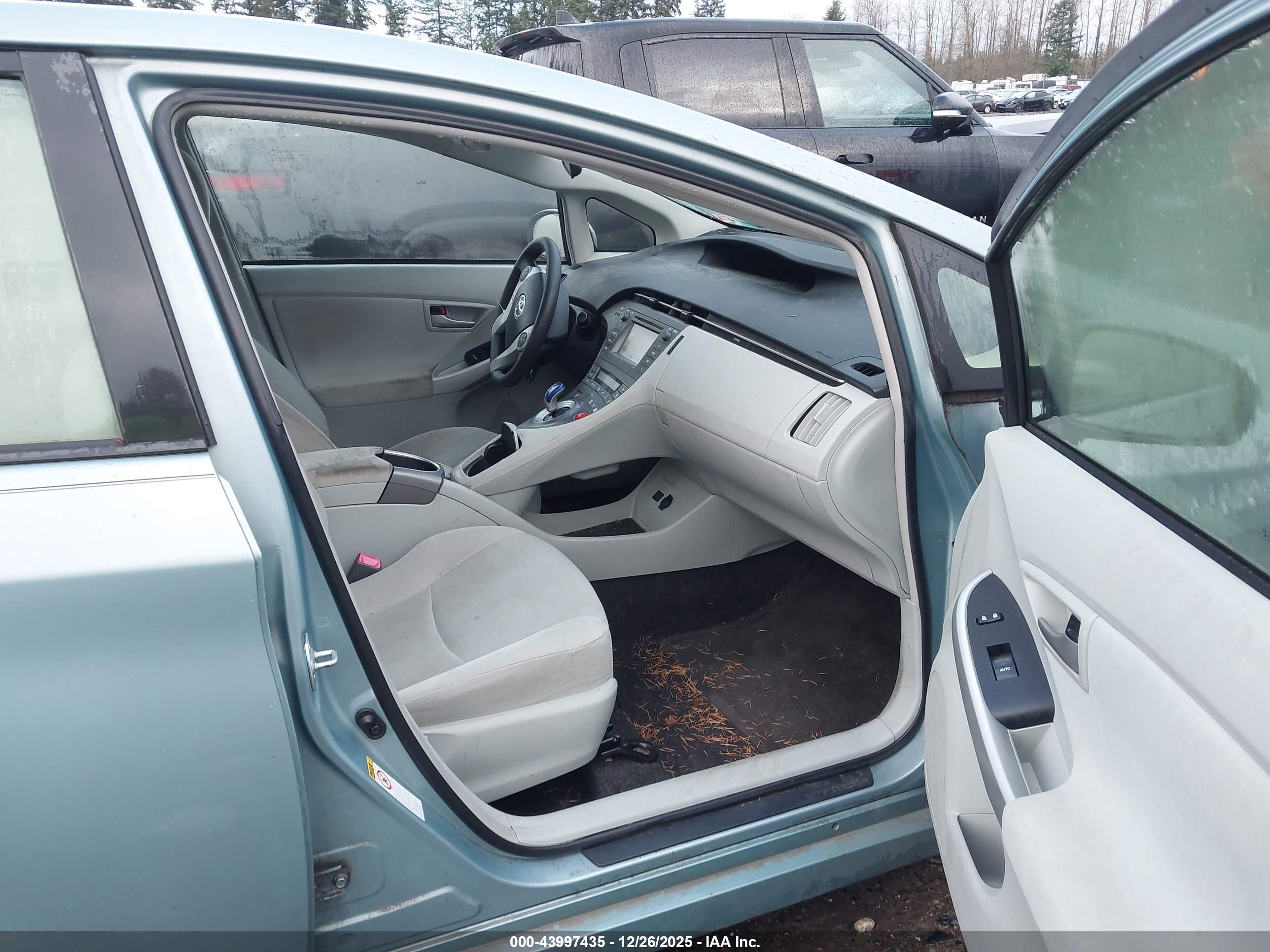 TOYOTA PRIUS image 5