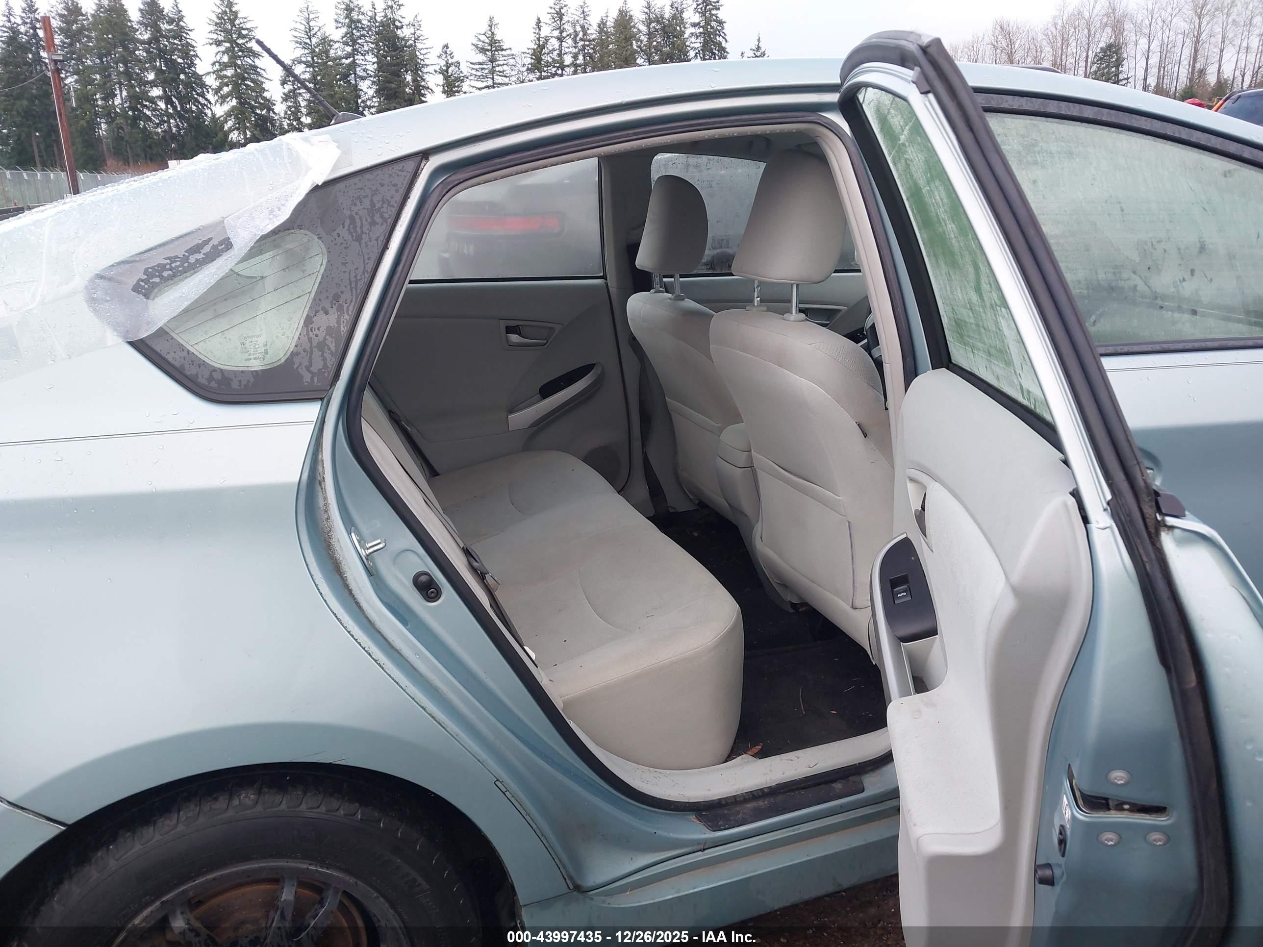 TOYOTA PRIUS image 8
