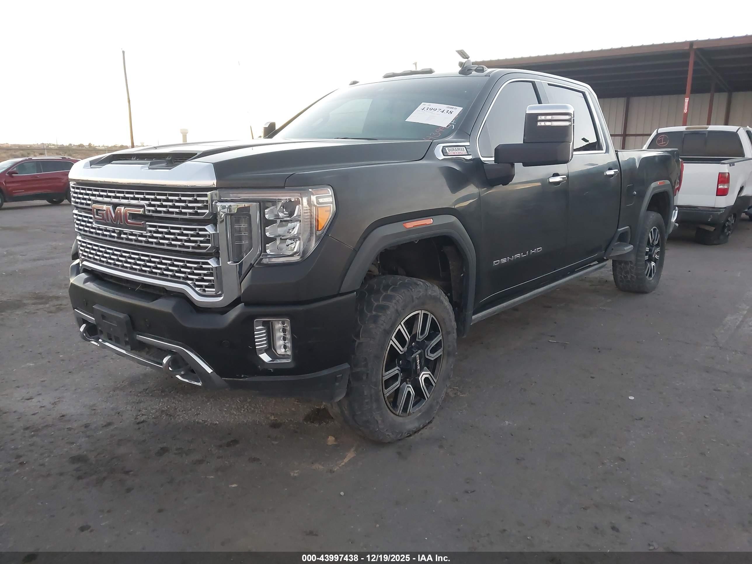 GMC SIERRA image 2