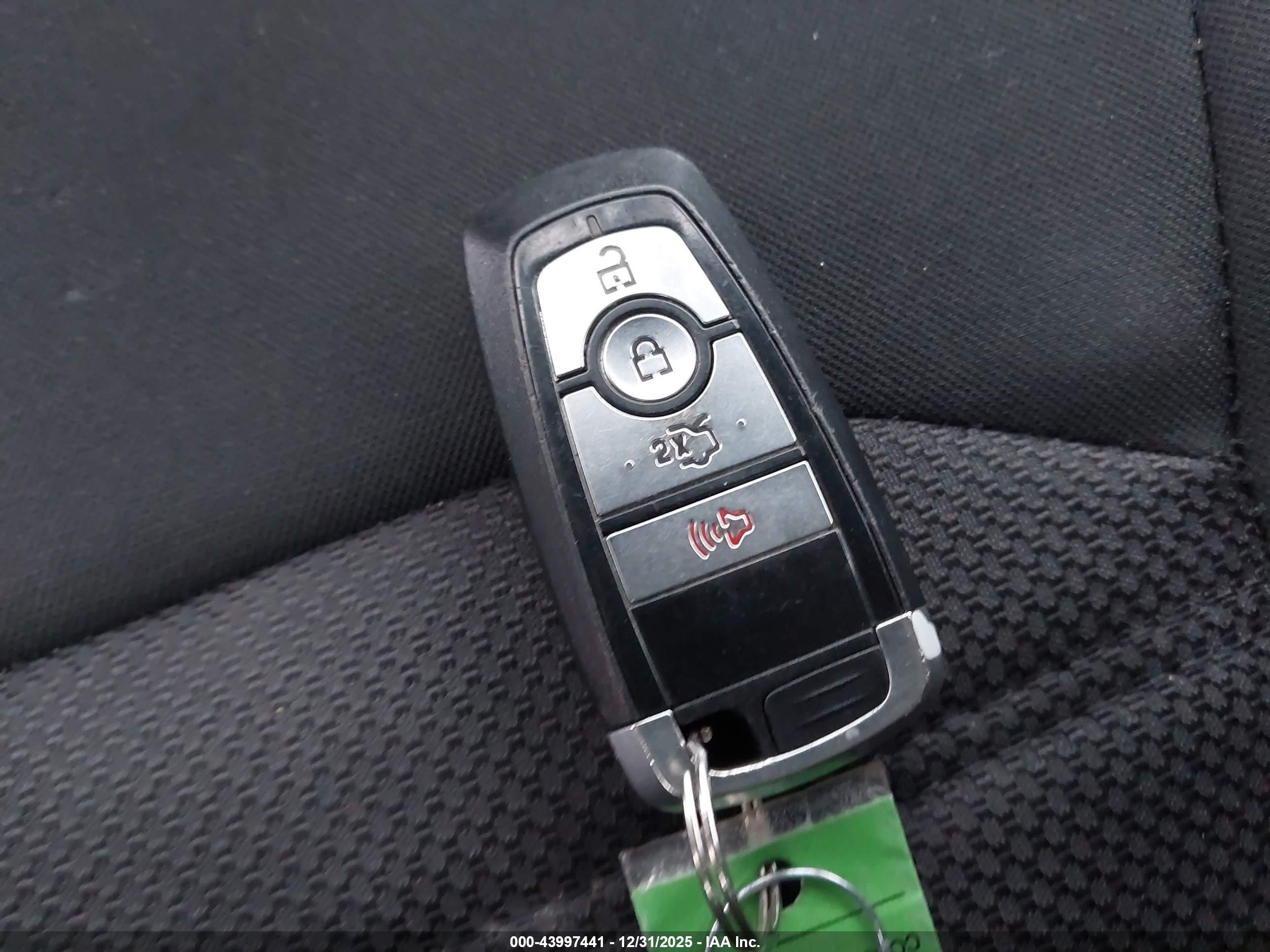 FORD FUSION image 11